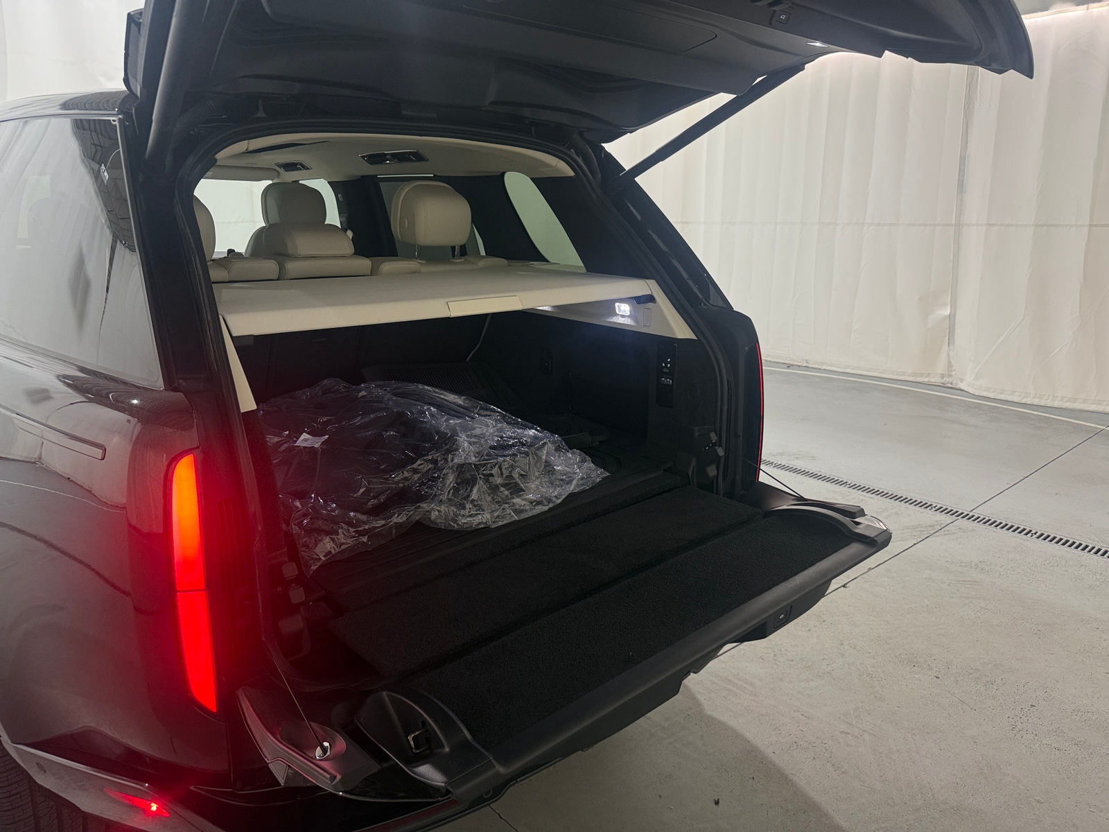Thumbnail: 2023 Land Rover Range Rover - 6