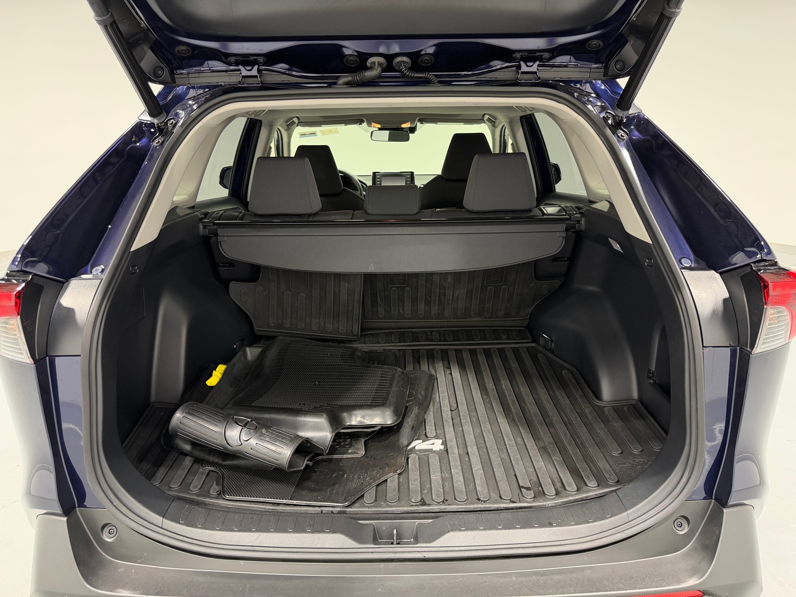 Thumbnail: 2019 Toyota RAV4 - 7