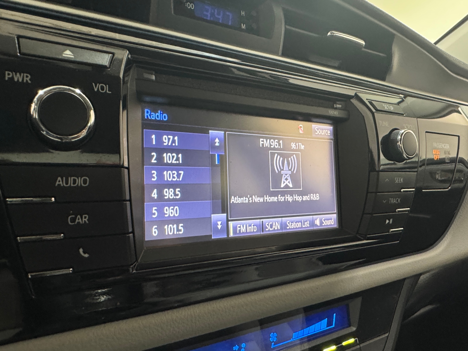 Thumbnail: 2015 Toyota Corolla - 4
