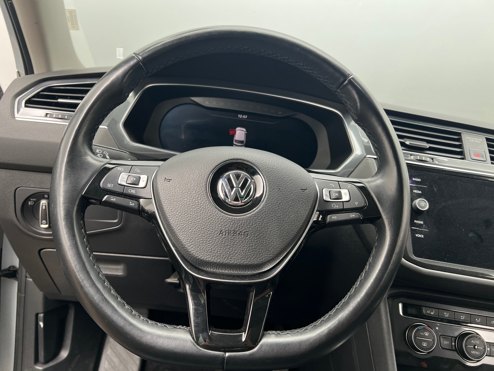 Thumbnail: 2018 Volkswagen Tiguan - 4