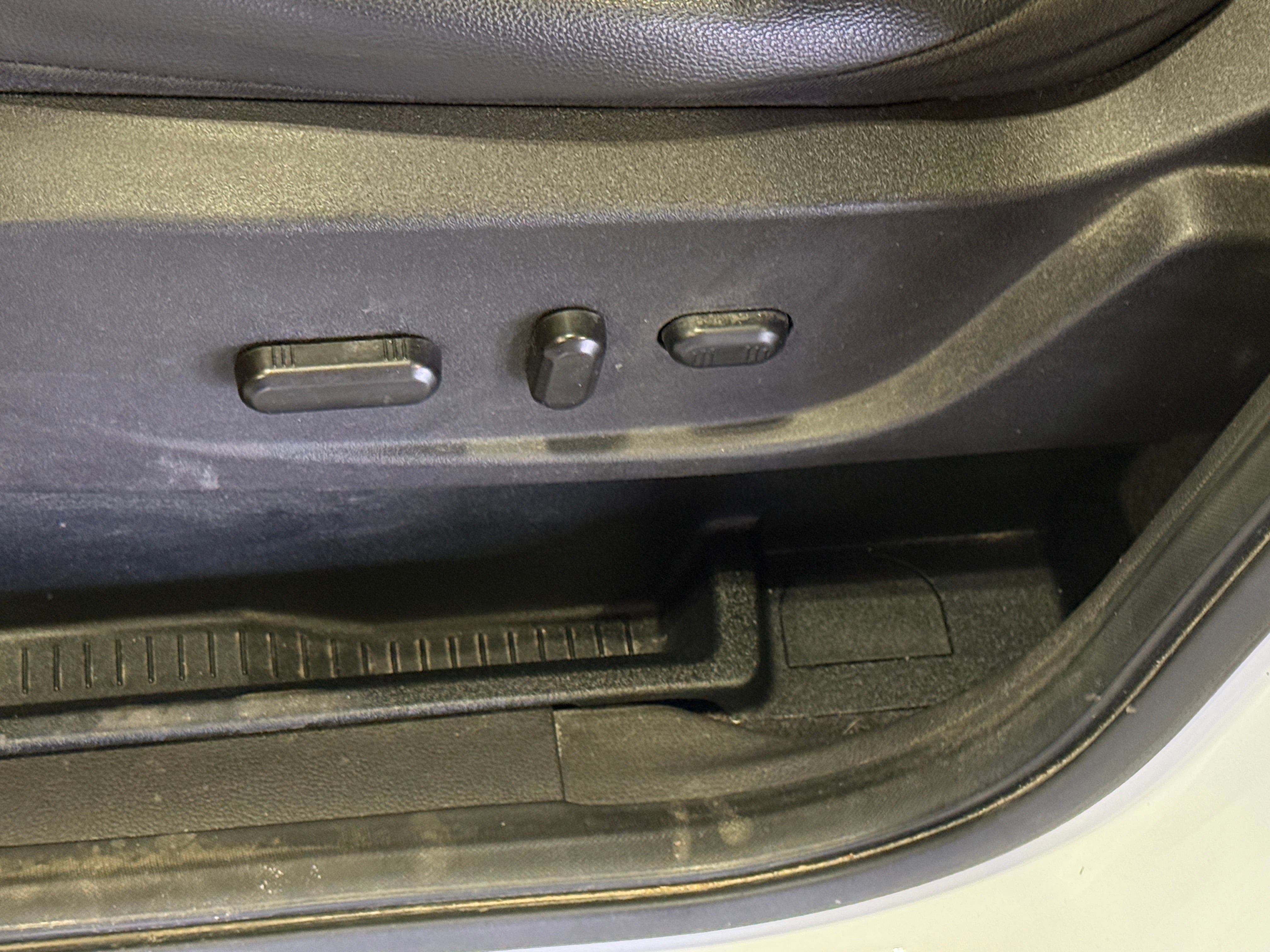 Used 2018 Ford Escape SEL with VIN 1FMCU9HD1JUB78731 for sale in Colonial Heights, VA