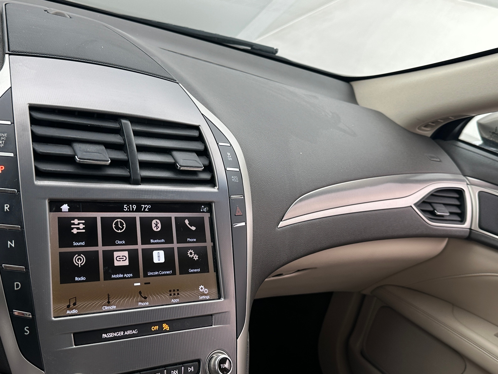 Thumbnail: 2019 Lincoln MKZ - 3