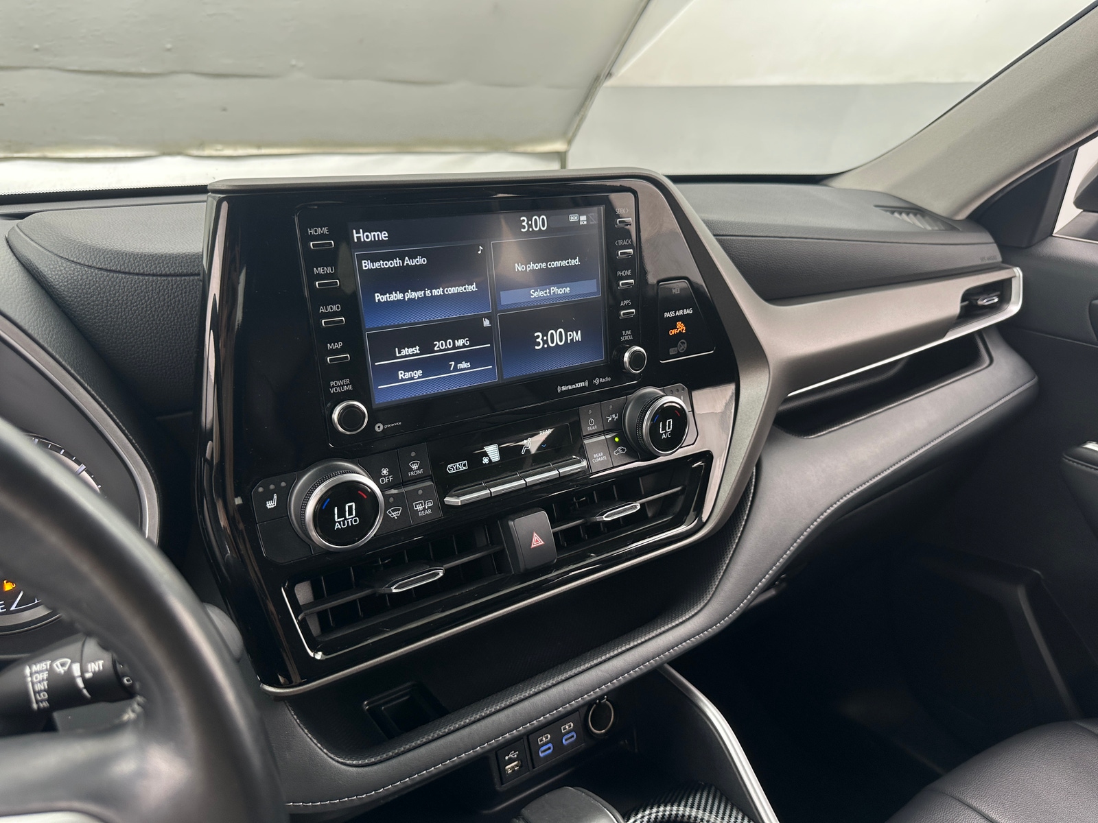 Thumbnail: 2022 Toyota Highlander - 3