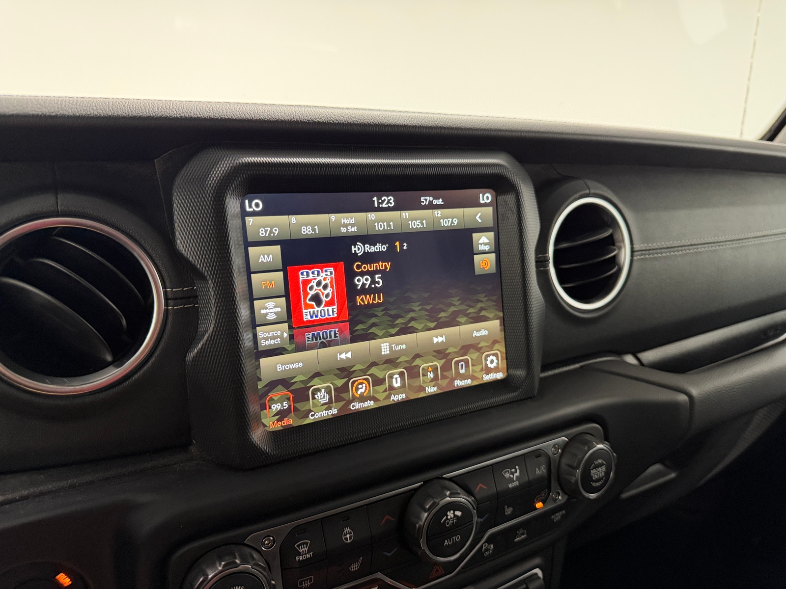 Thumbnail: 2022 Jeep Wrangler - 3