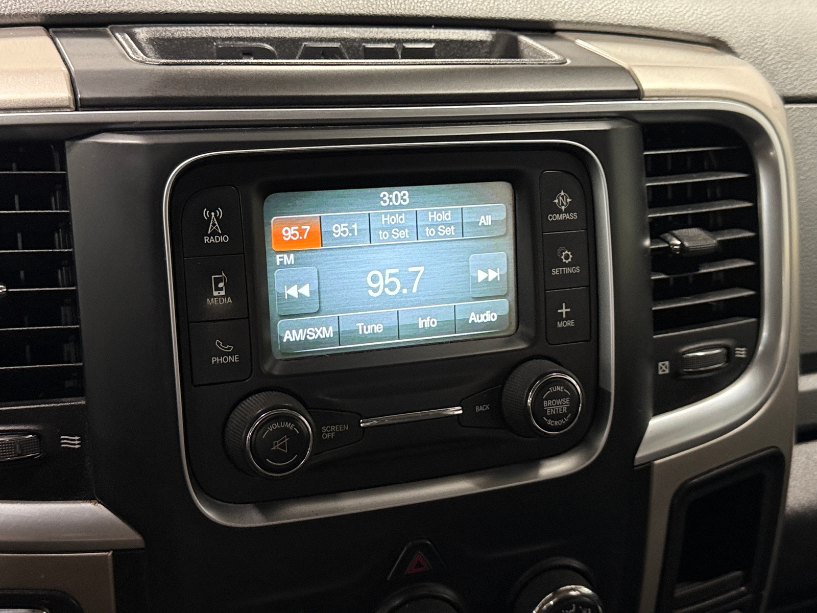 Thumbnail: 2020 RAM 1500 Classic - 4