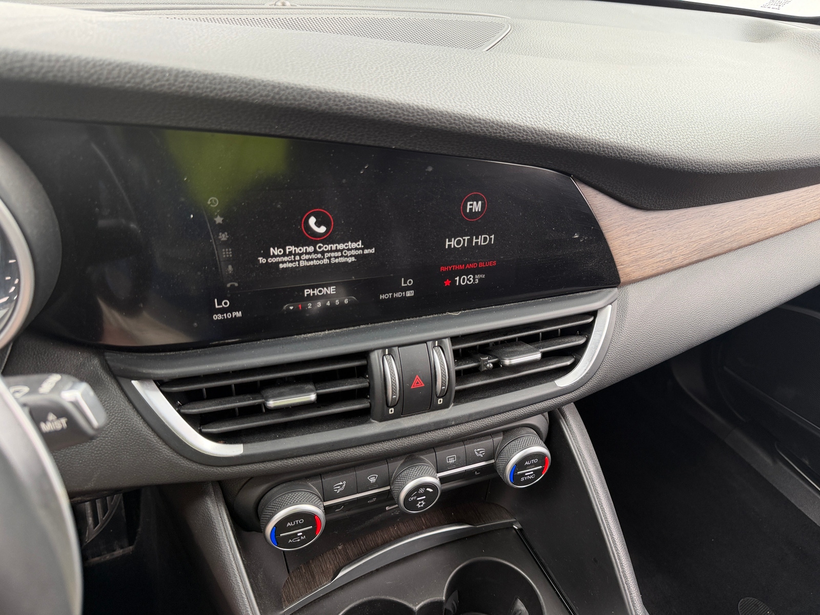Thumbnail: 2017 Alfa Romeo Giulia - 3