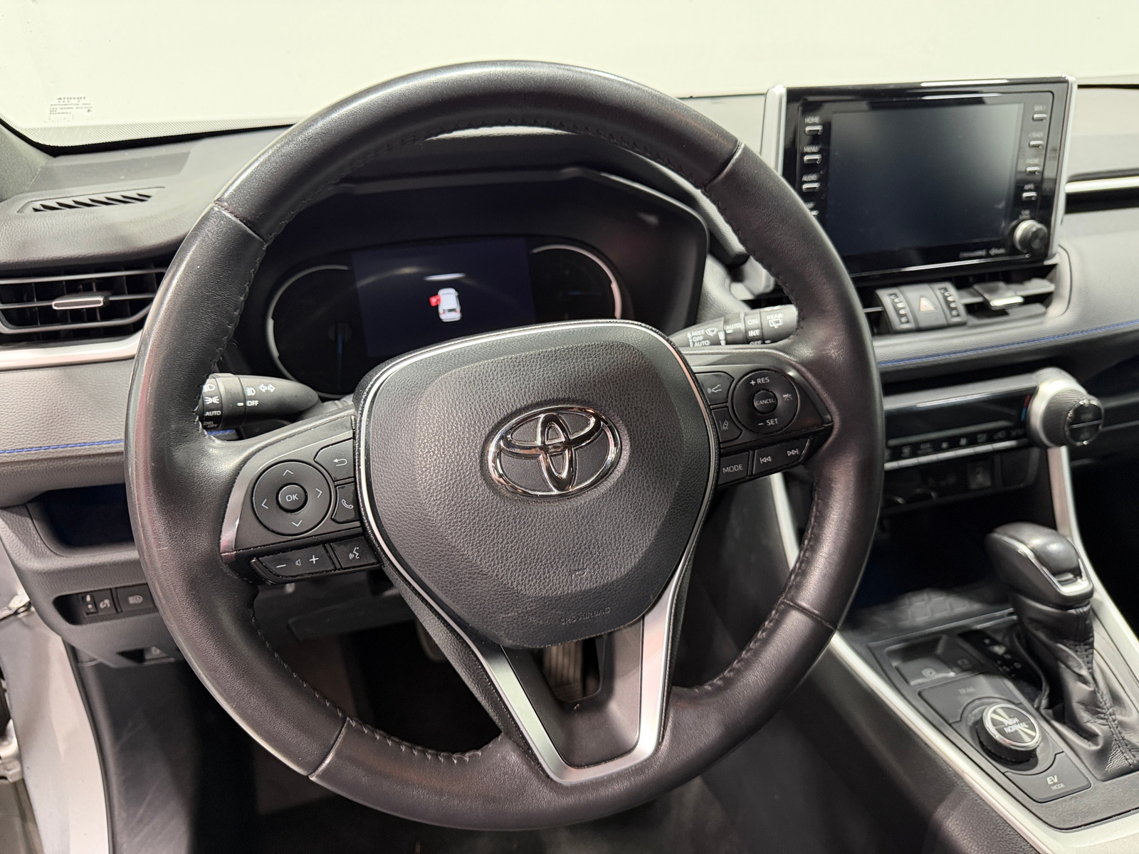 Thumbnail: 2020 Toyota RAV4 - 4