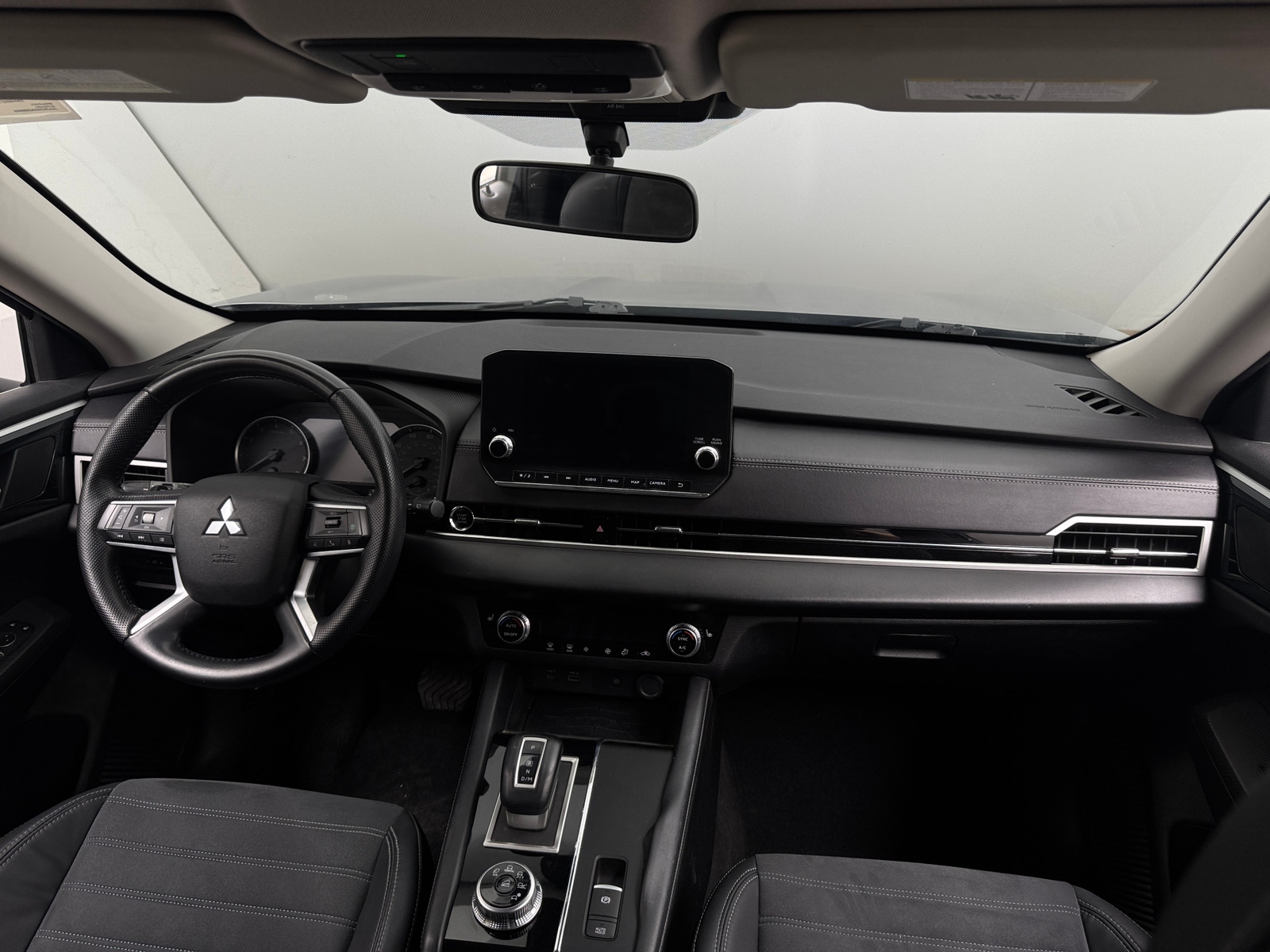 Thumbnail: 2022 Mitsubishi Outlander - 2