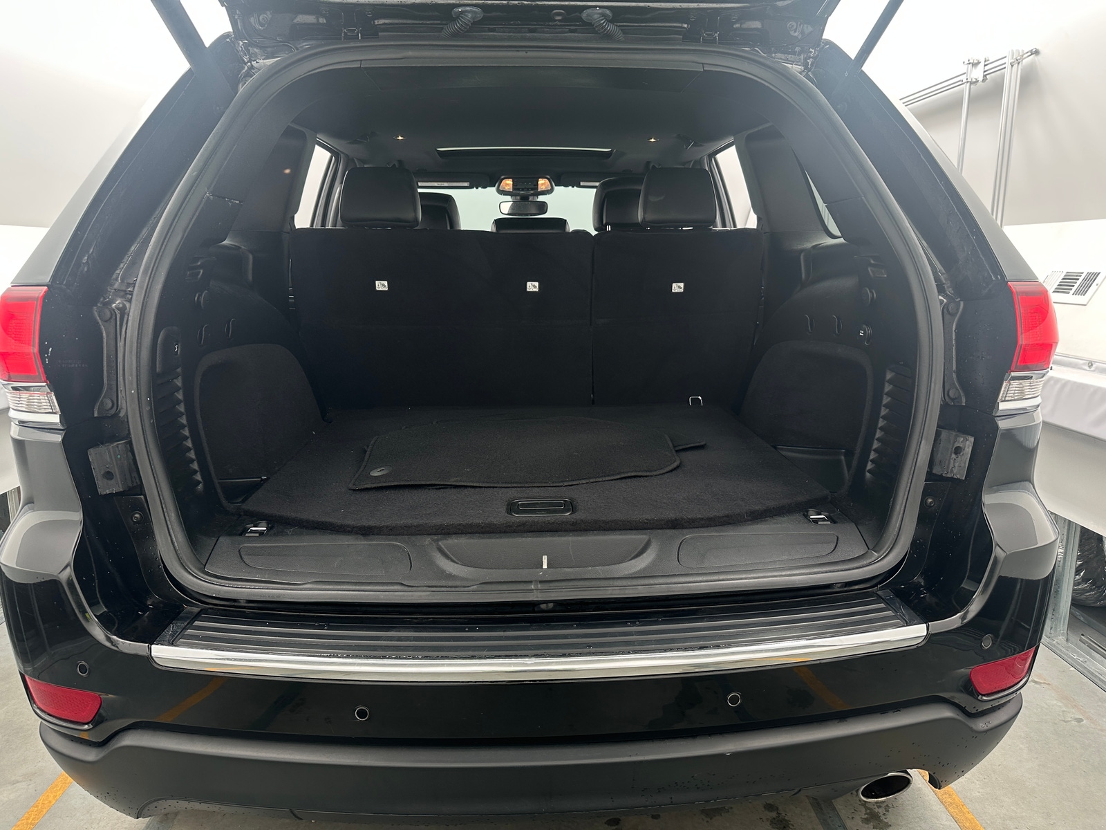 Thumbnail: 2021 Jeep Grand Cherokee - 6