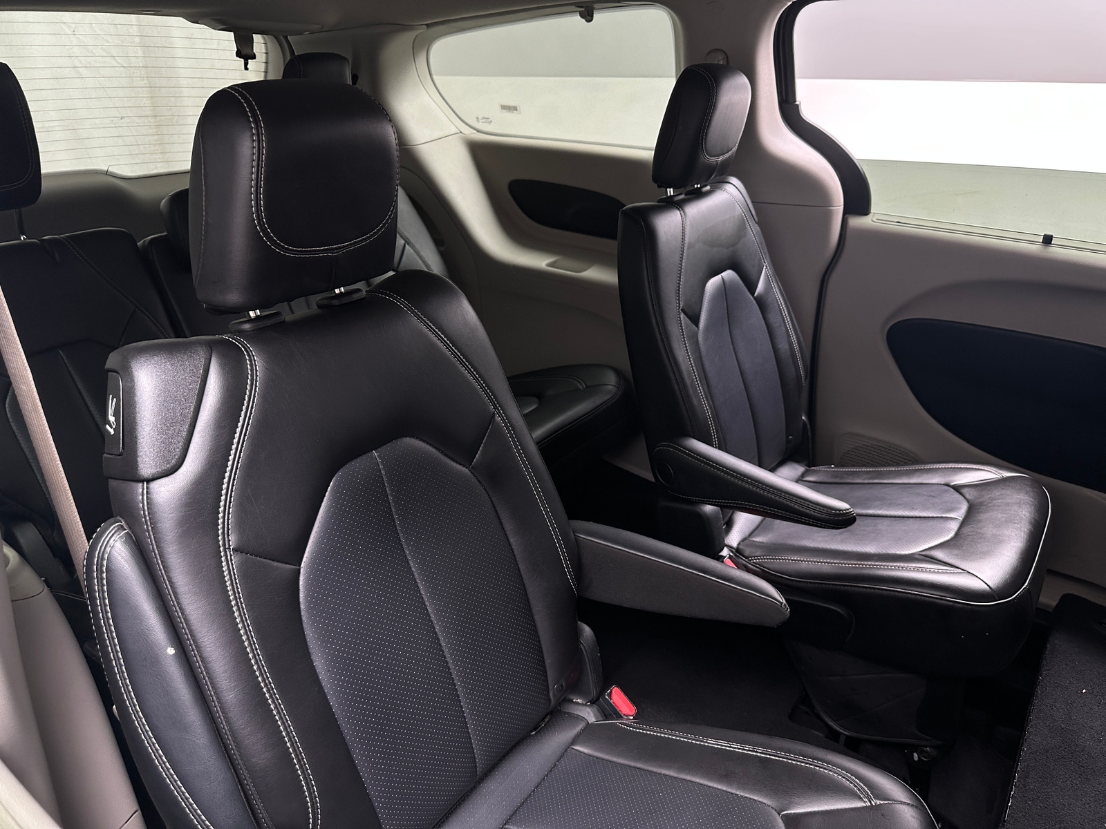 Thumbnail: 2023 Chrysler Pacifica - 5