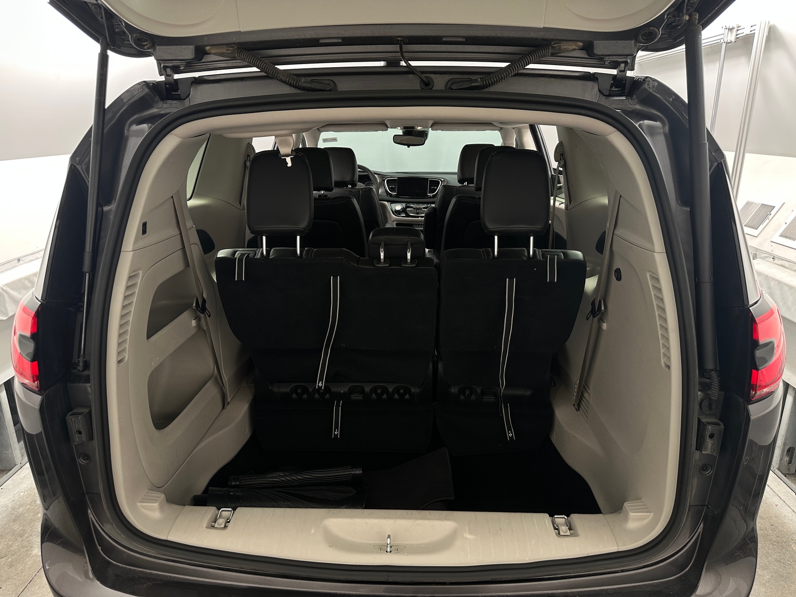 Thumbnail: 2023 Chrysler Pacifica - 6