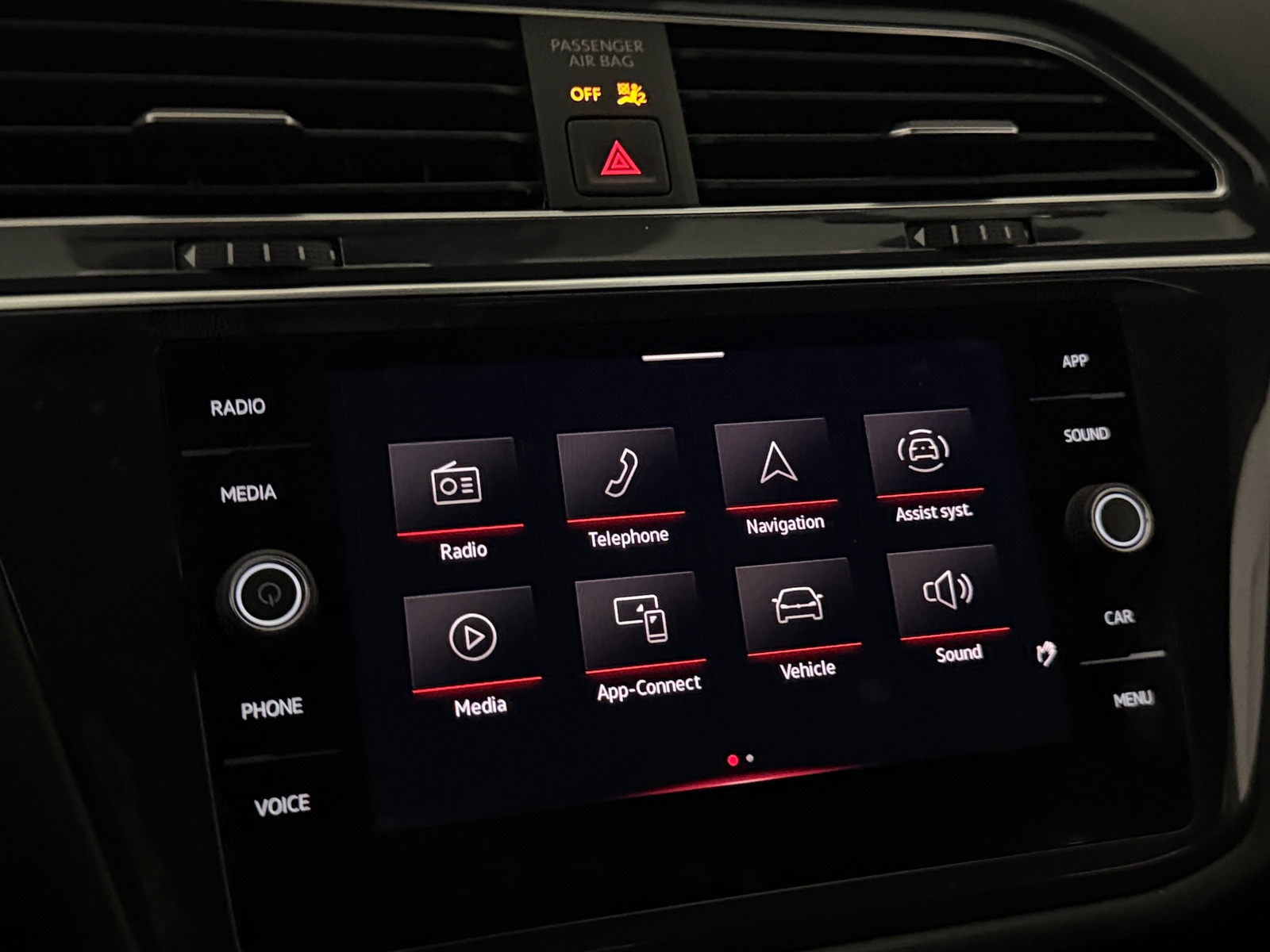 Thumbnail: 2022 Volkswagen Tiguan - 3