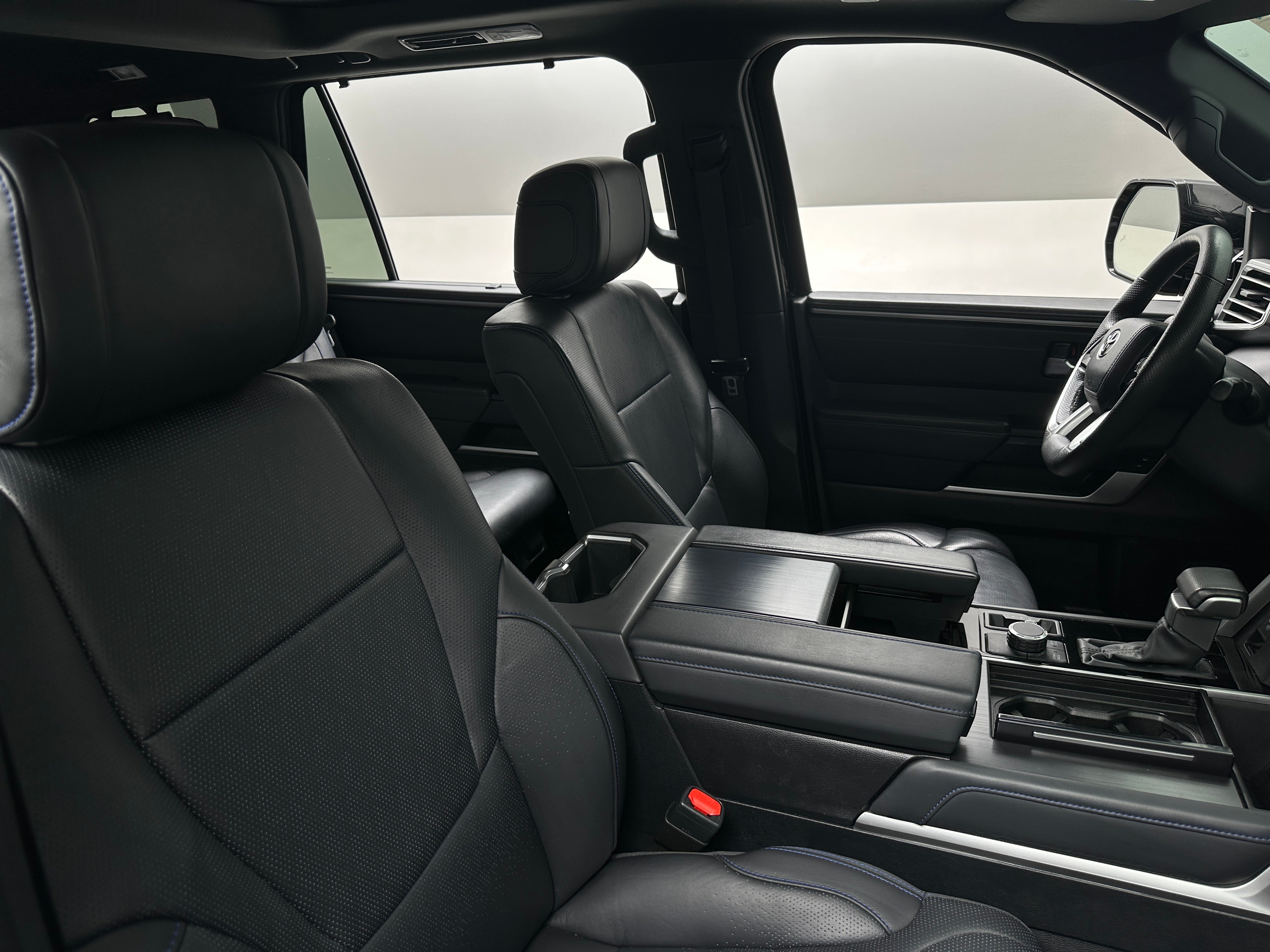 2023 Toyota Sequoia Platinum - Photo 2