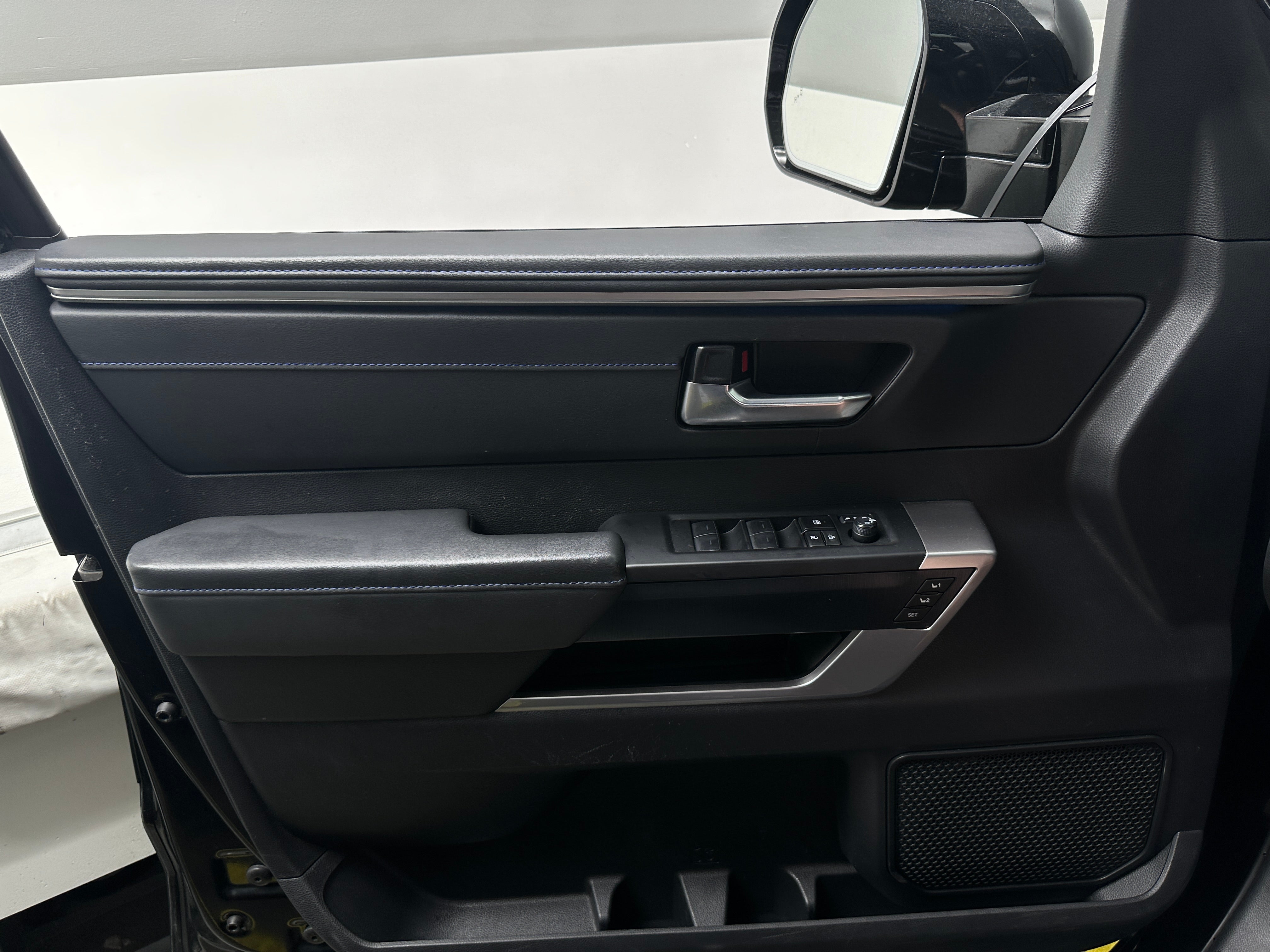 2023 Toyota Sequoia Platinum - Photo 6