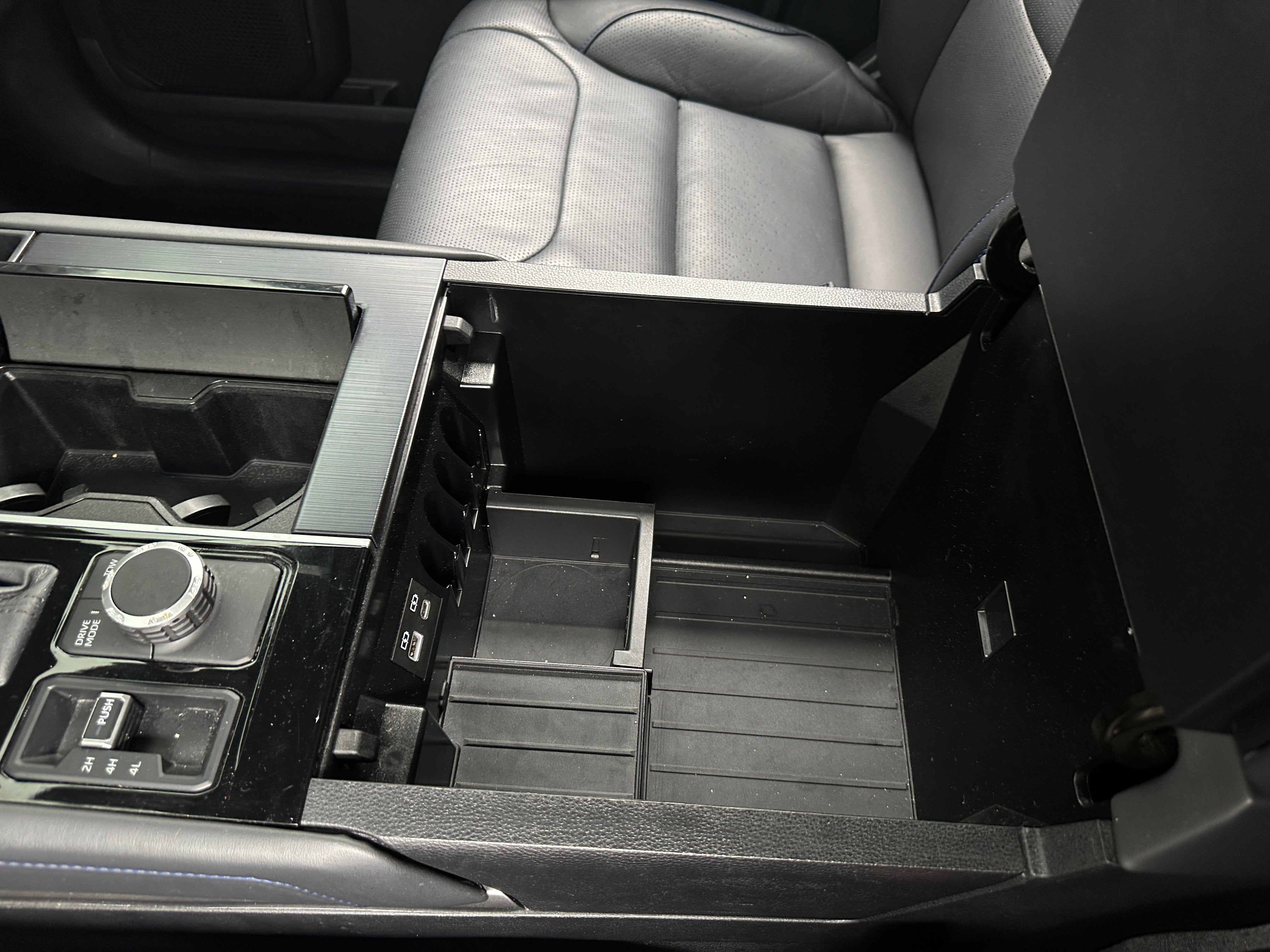 2023 Toyota Sequoia Platinum - Photo 16
