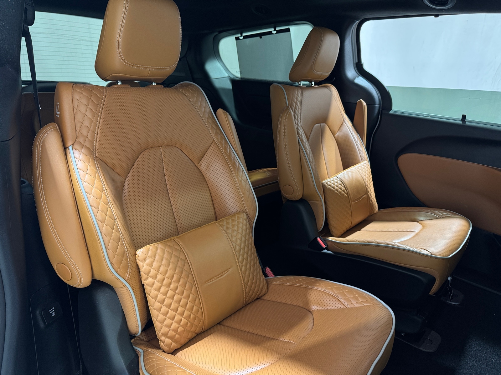 Thumbnail: 2023 Chrysler Pacifica - 5