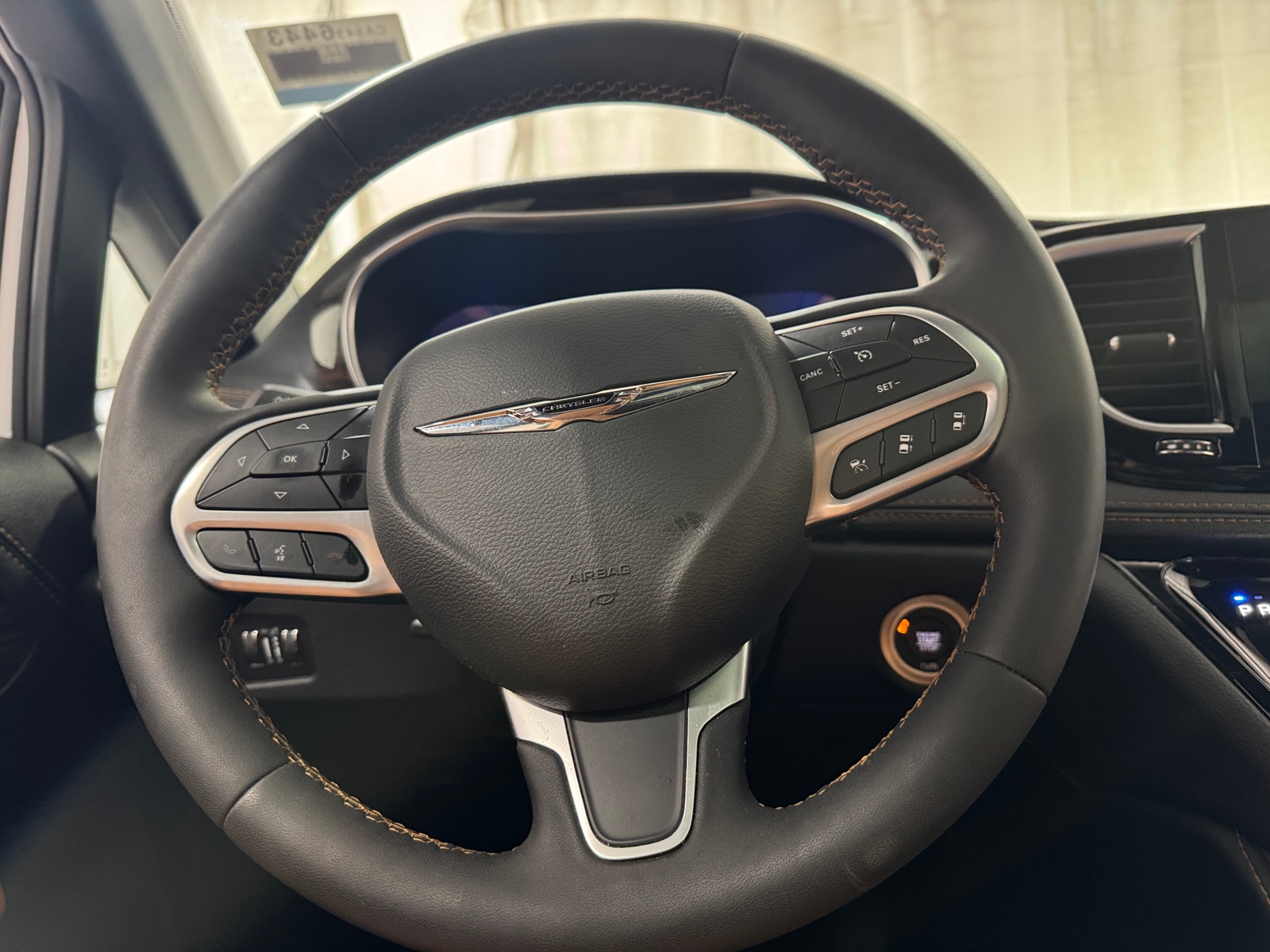 Thumbnail: 2023 Chrysler Pacifica - 4