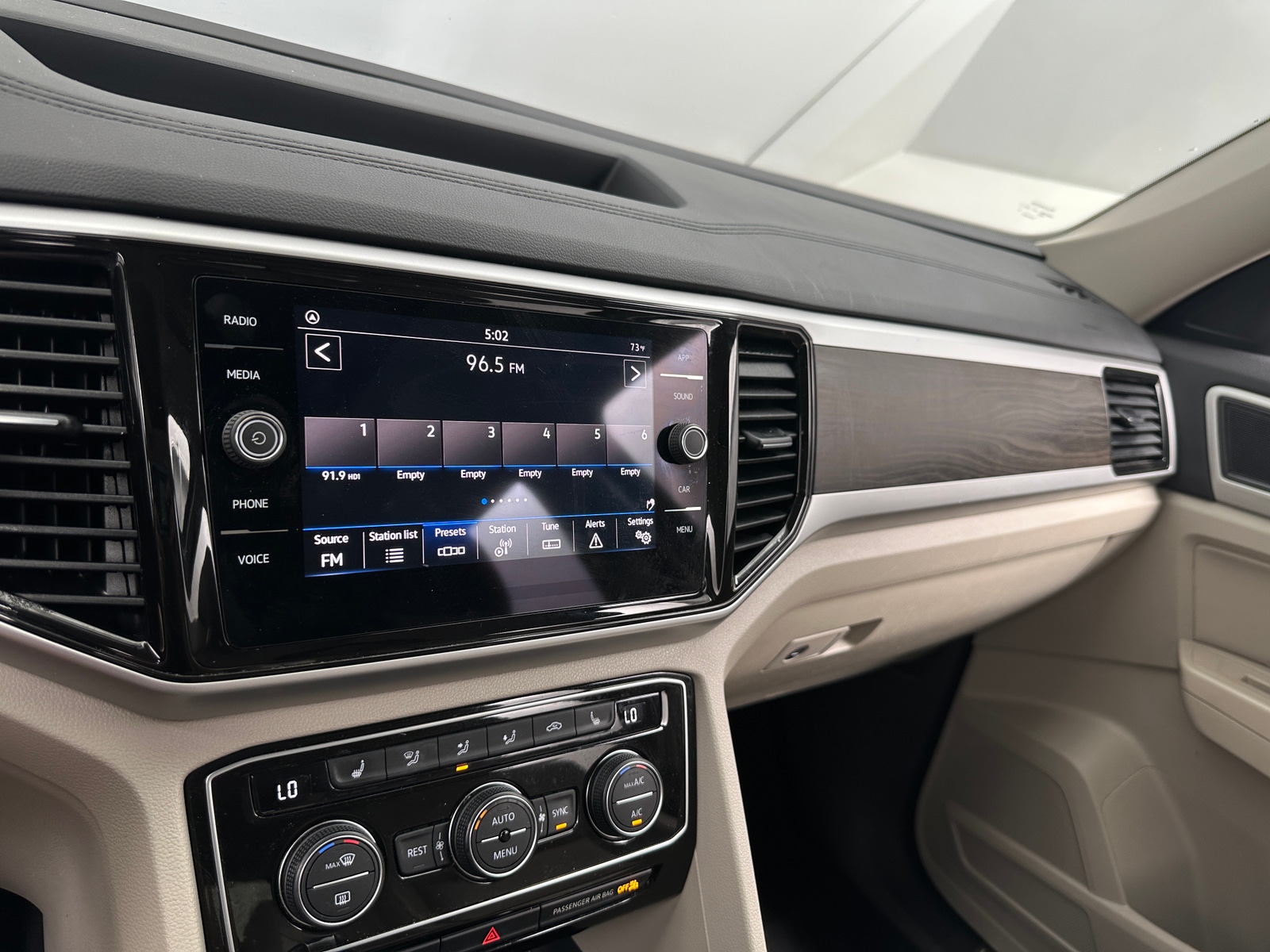Thumbnail: 2022 Volkswagen Atlas - 3