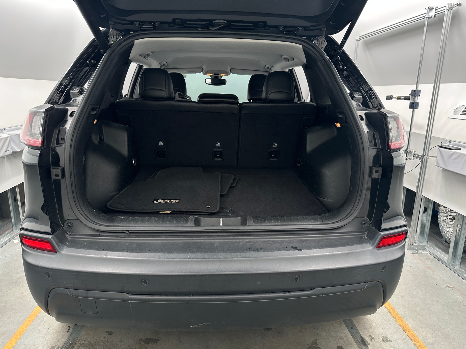 Thumbnail: 2019 Jeep Cherokee - 7