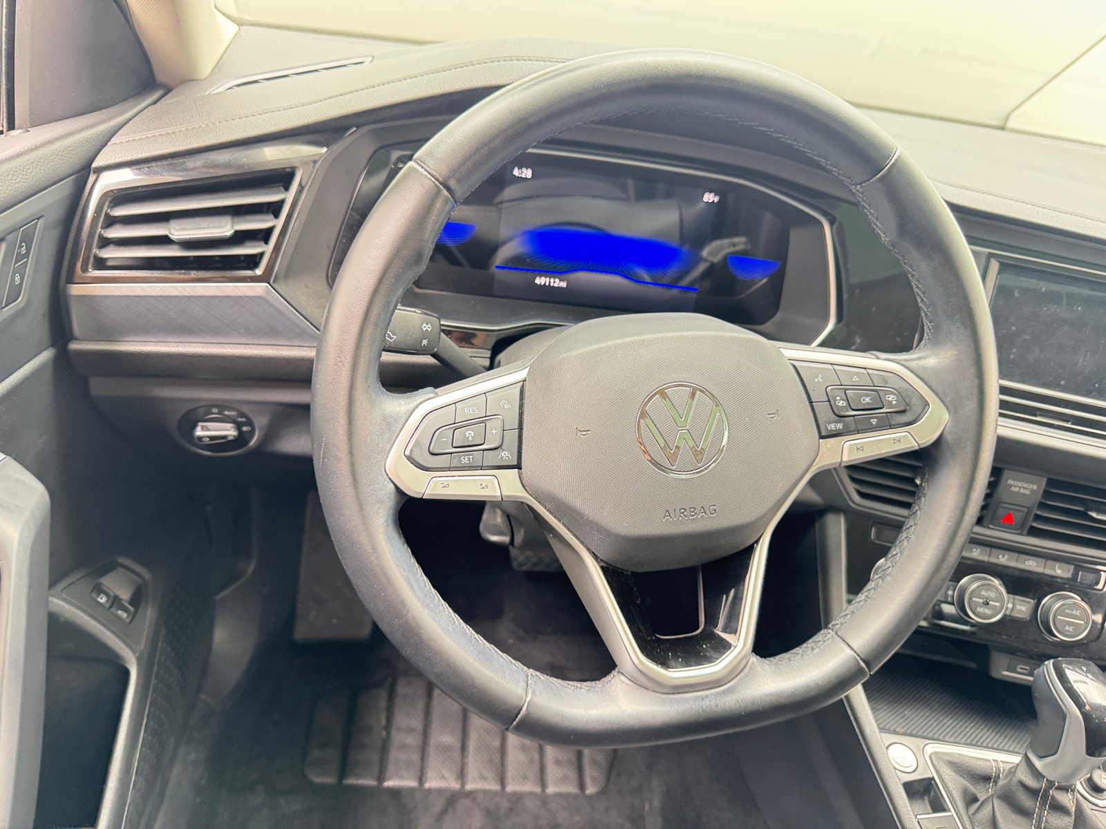 Thumbnail: 2023 Volkswagen Jetta - 4