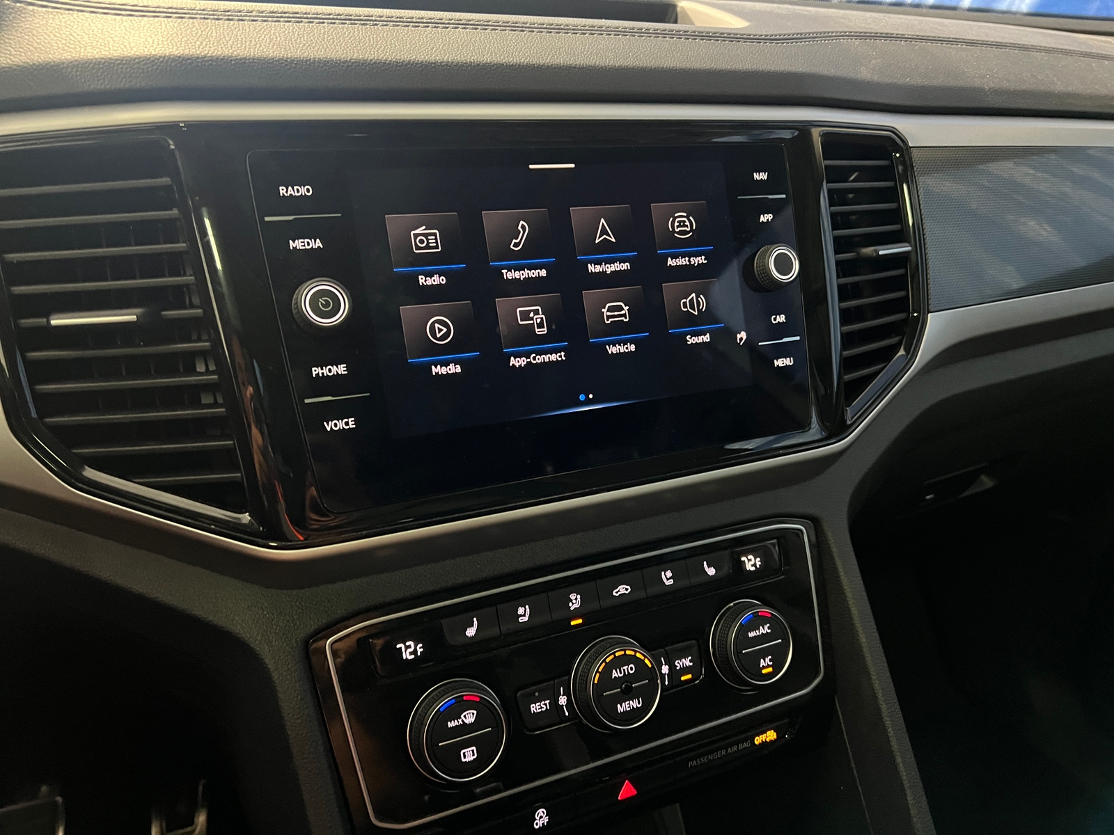 Thumbnail: 2023 Volkswagen Atlas - 3