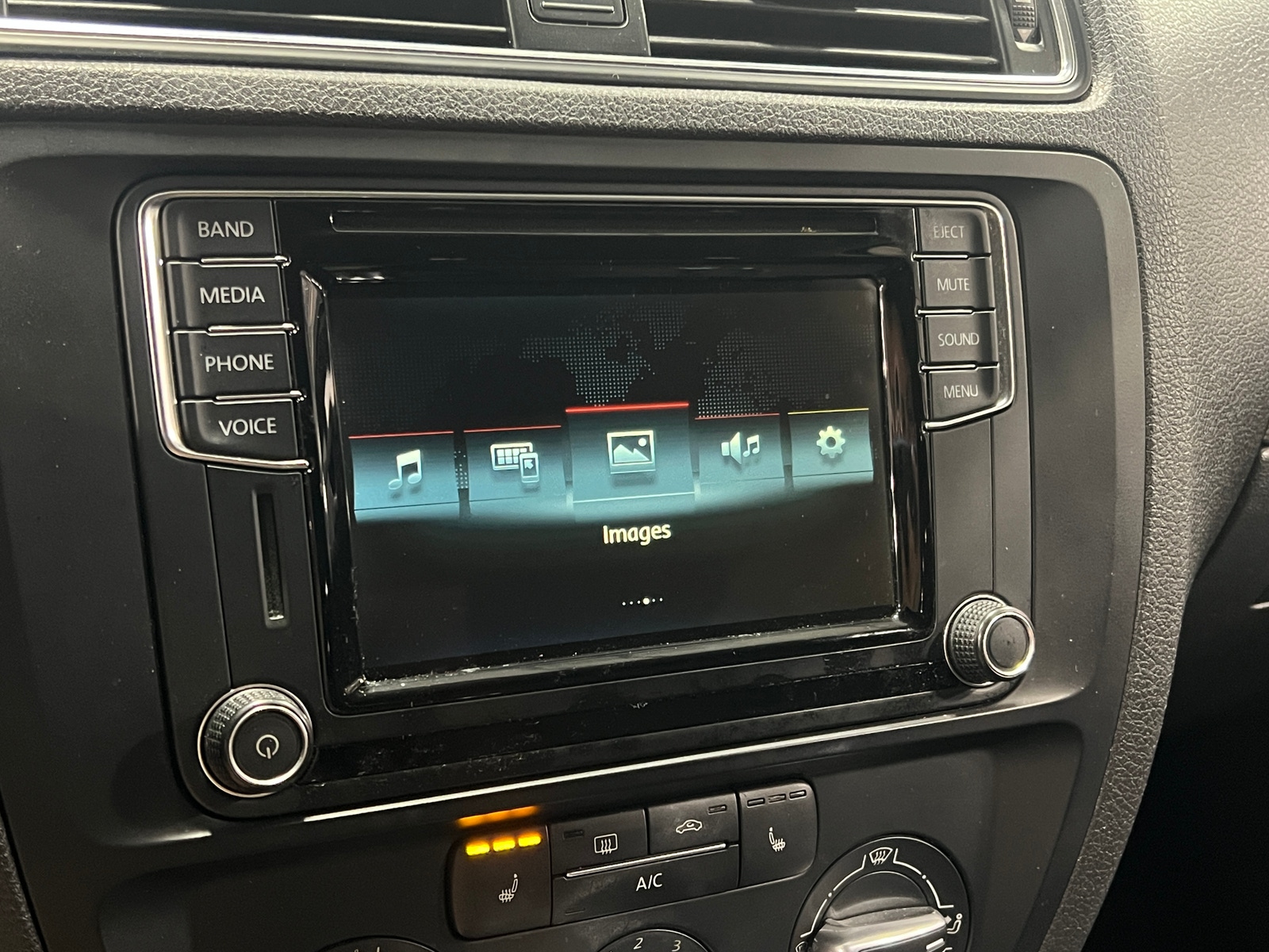 Thumbnail: 2016 Volkswagen Jetta - 4