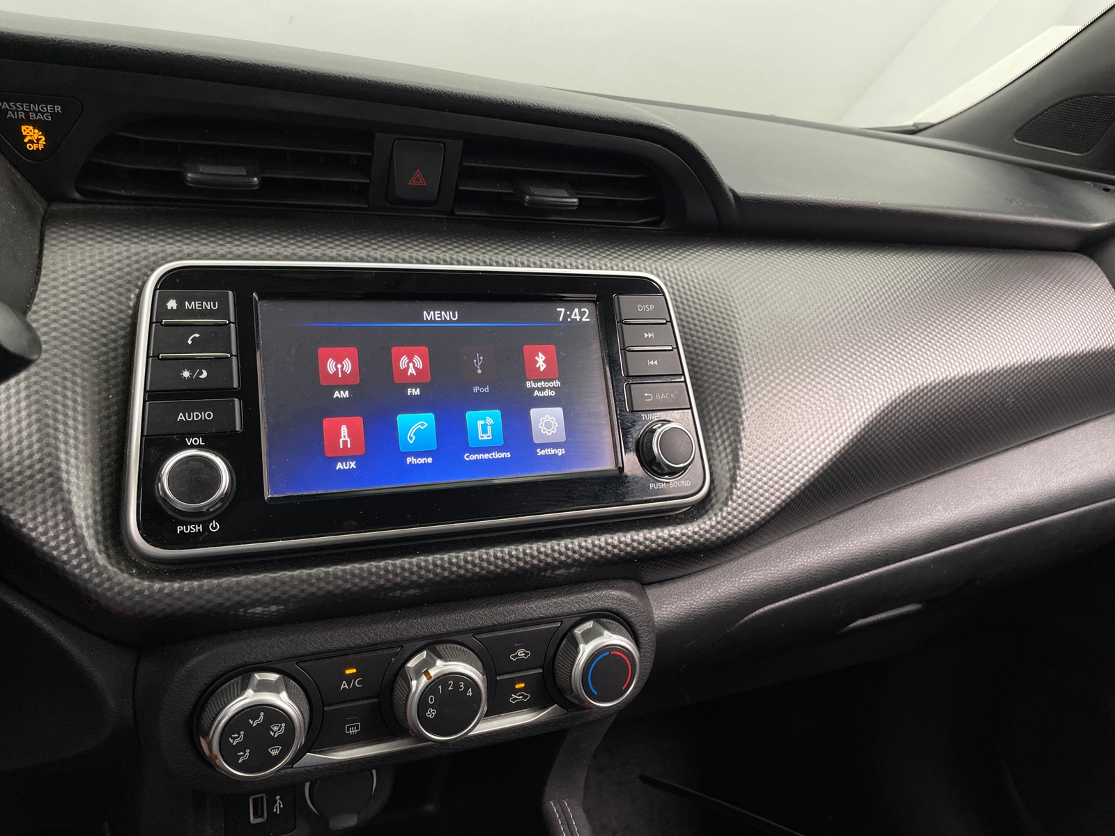 Thumbnail: 2019 Nissan Kicks - 4