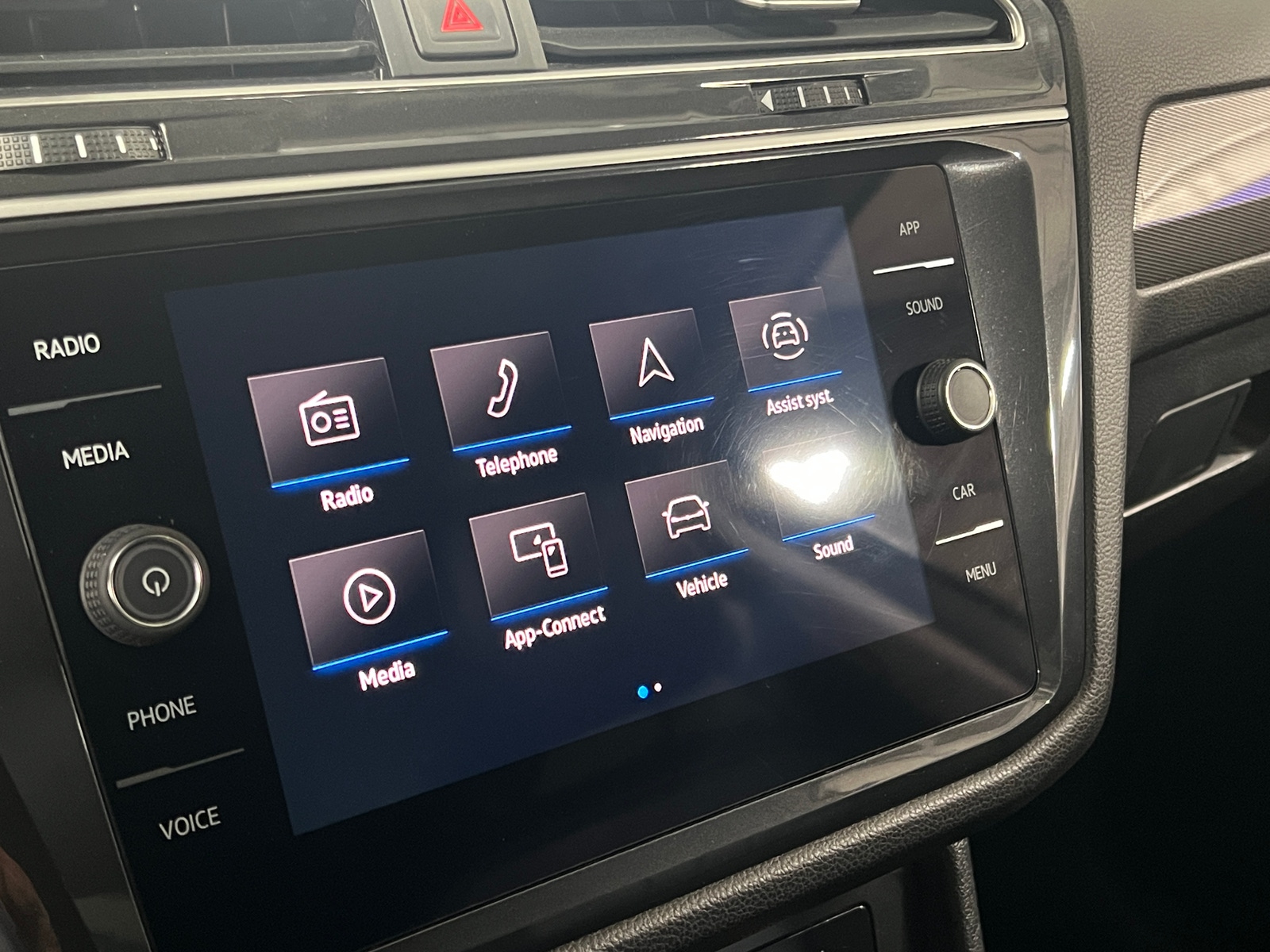 Thumbnail: 2024 Volkswagen Tiguan - 3