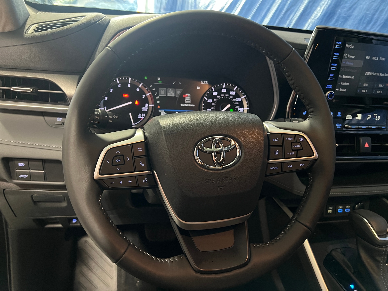 Thumbnail: 2022 Toyota Highlander - 4