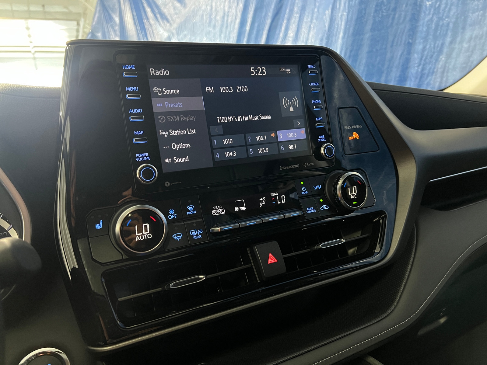 Thumbnail: 2022 Toyota Highlander - 3