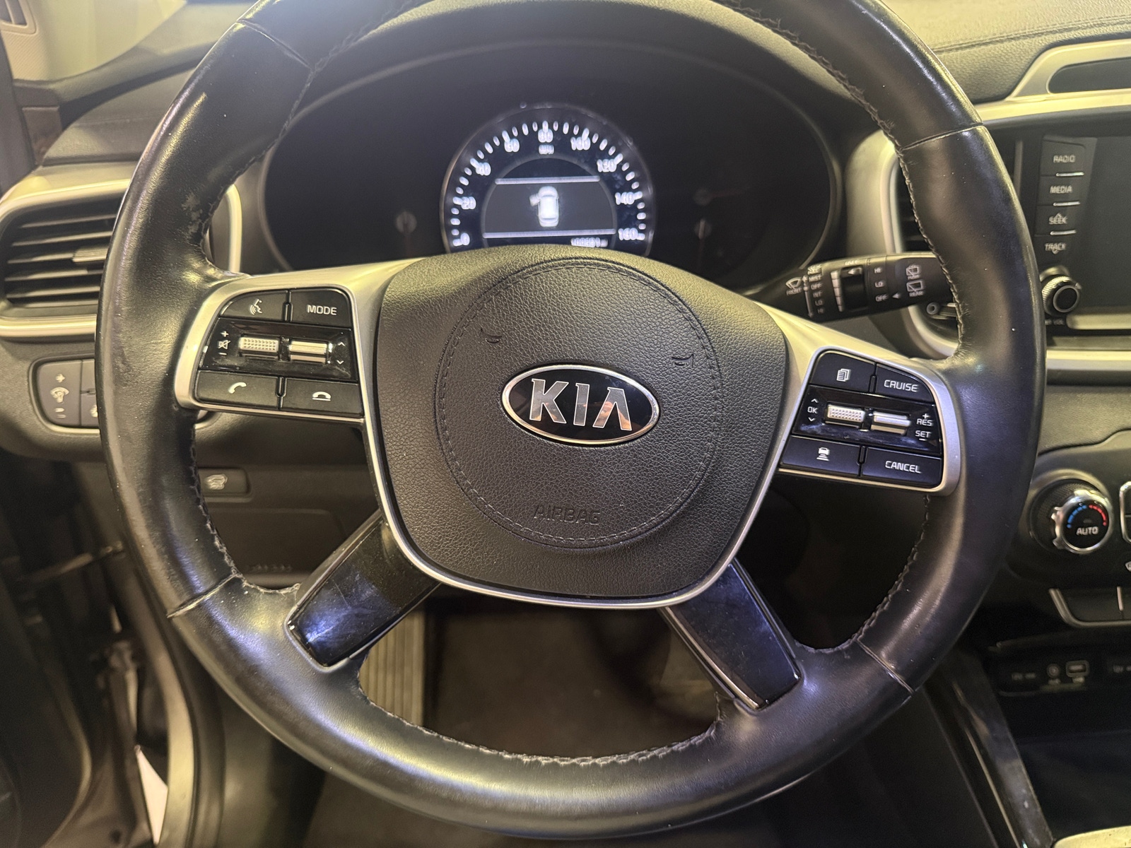 Thumbnail: 2019 Kia Sorento - 4