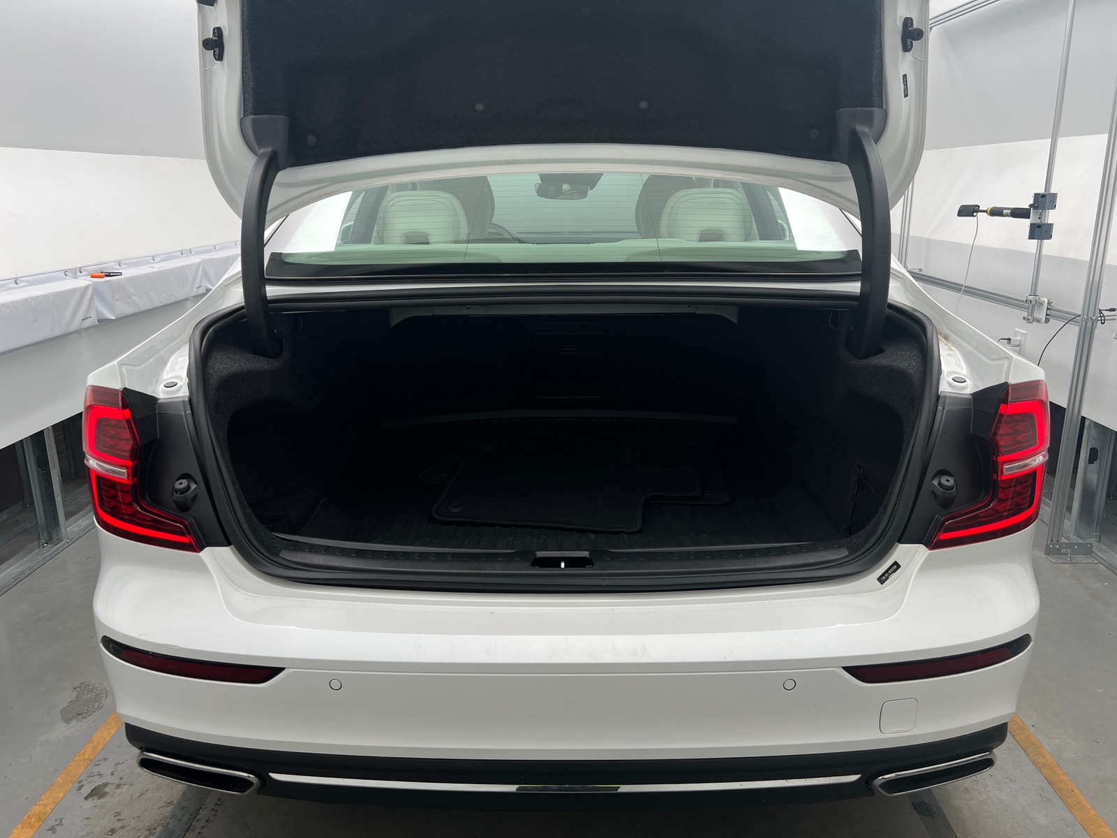 Thumbnail: 2022 Volvo S60 - 6