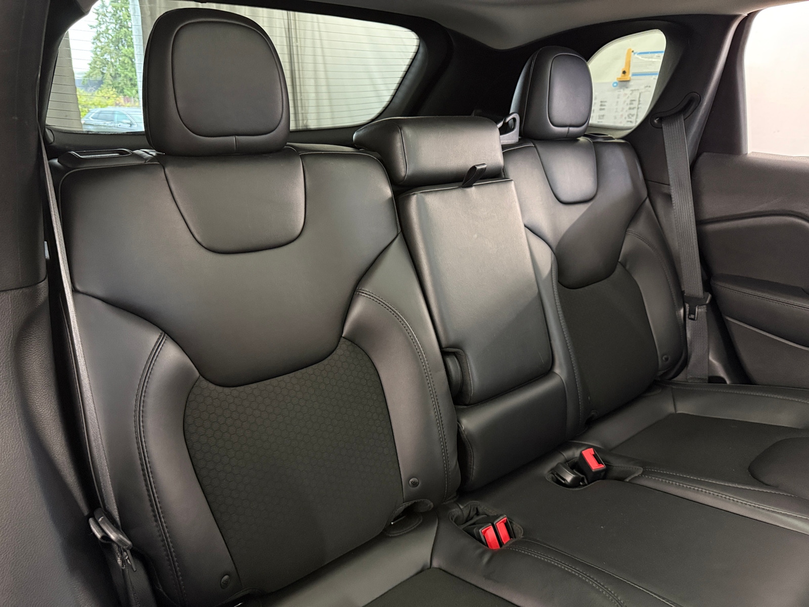 Thumbnail: 2019 Jeep Cherokee - 6