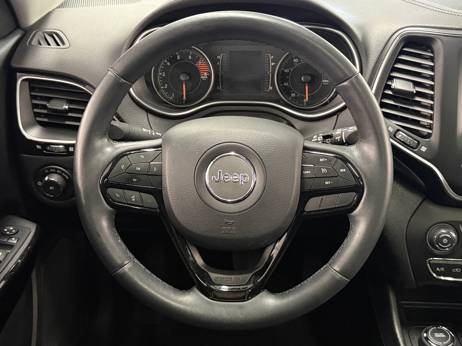 Thumbnail: 2019 Jeep Cherokee - 5