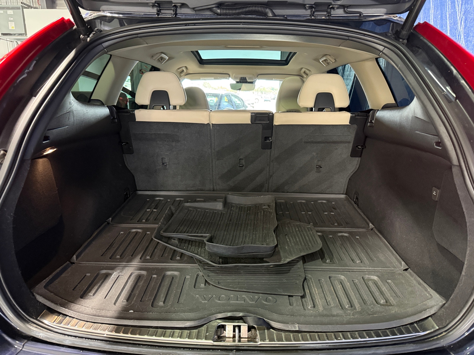 Thumbnail: 2017 Volvo XC60 - 6