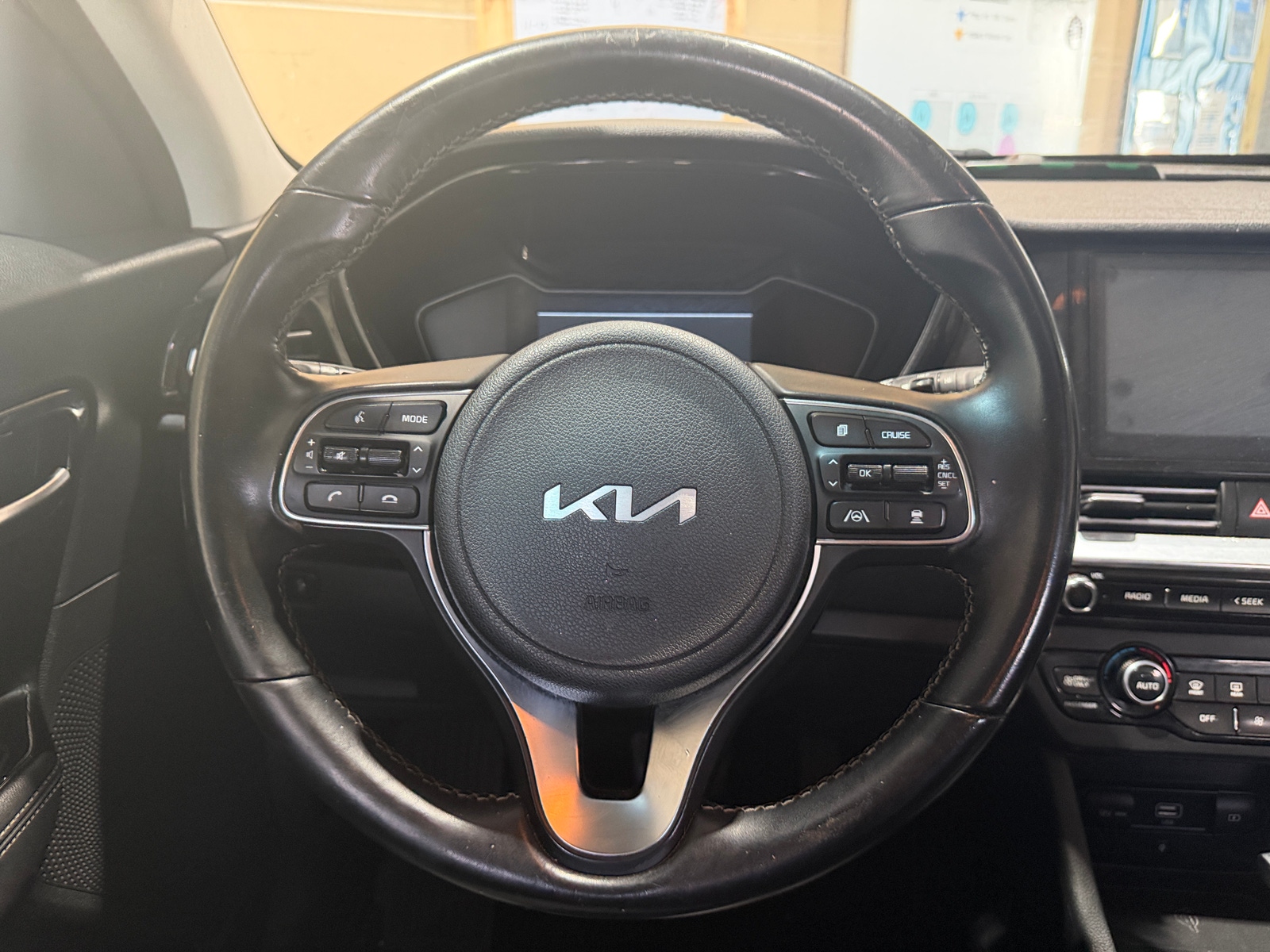 Thumbnail: 2022 Kia Niro - 5