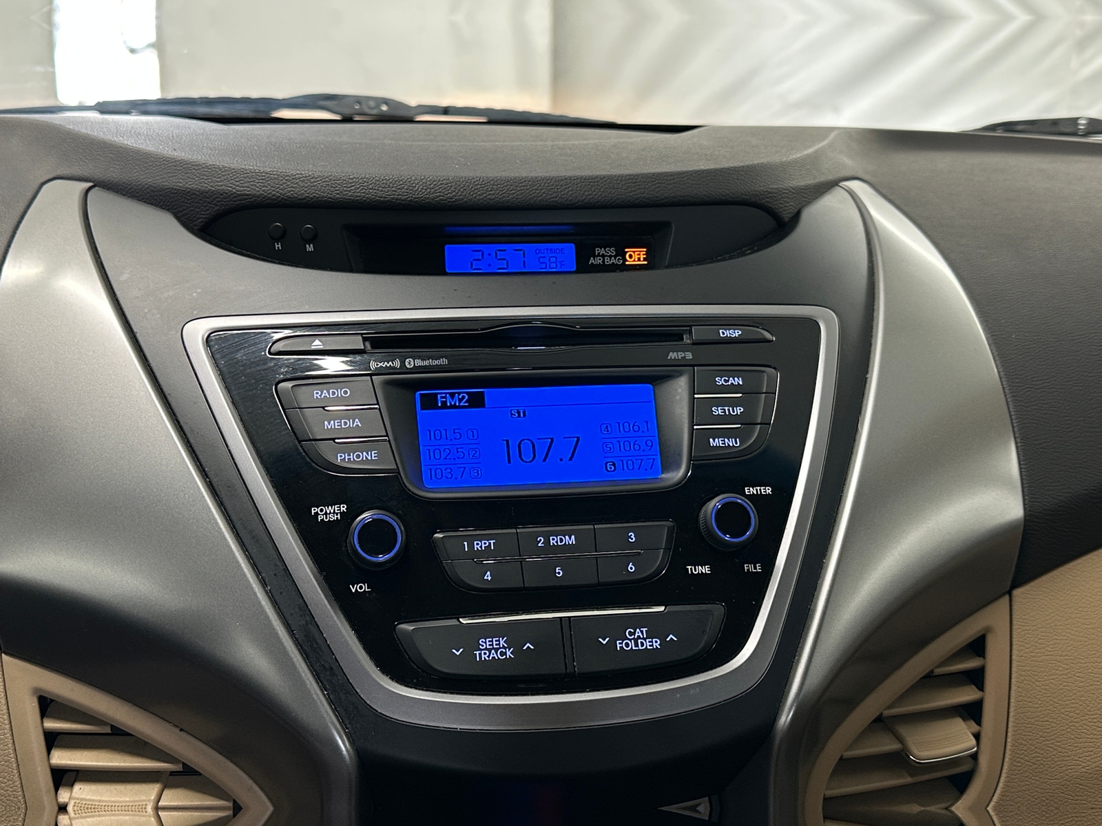 Thumbnail: 2013 Hyundai Elantra - 4