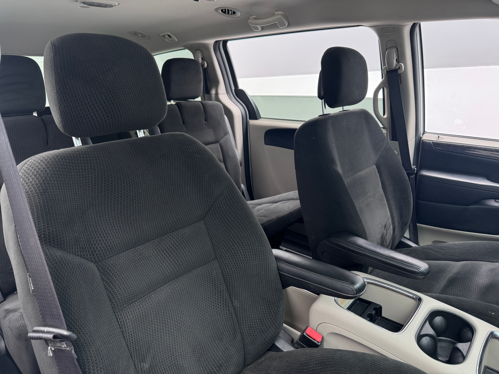 Thumbnail: 2016 Dodge Grand Caravan - 2