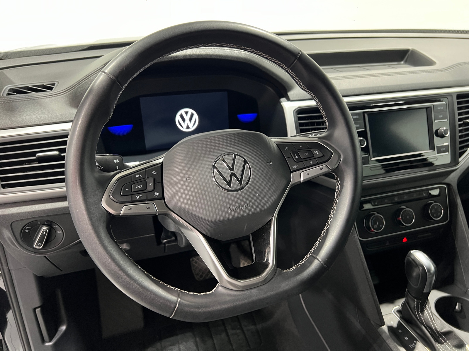 Thumbnail: 2022 Volkswagen Atlas - 4