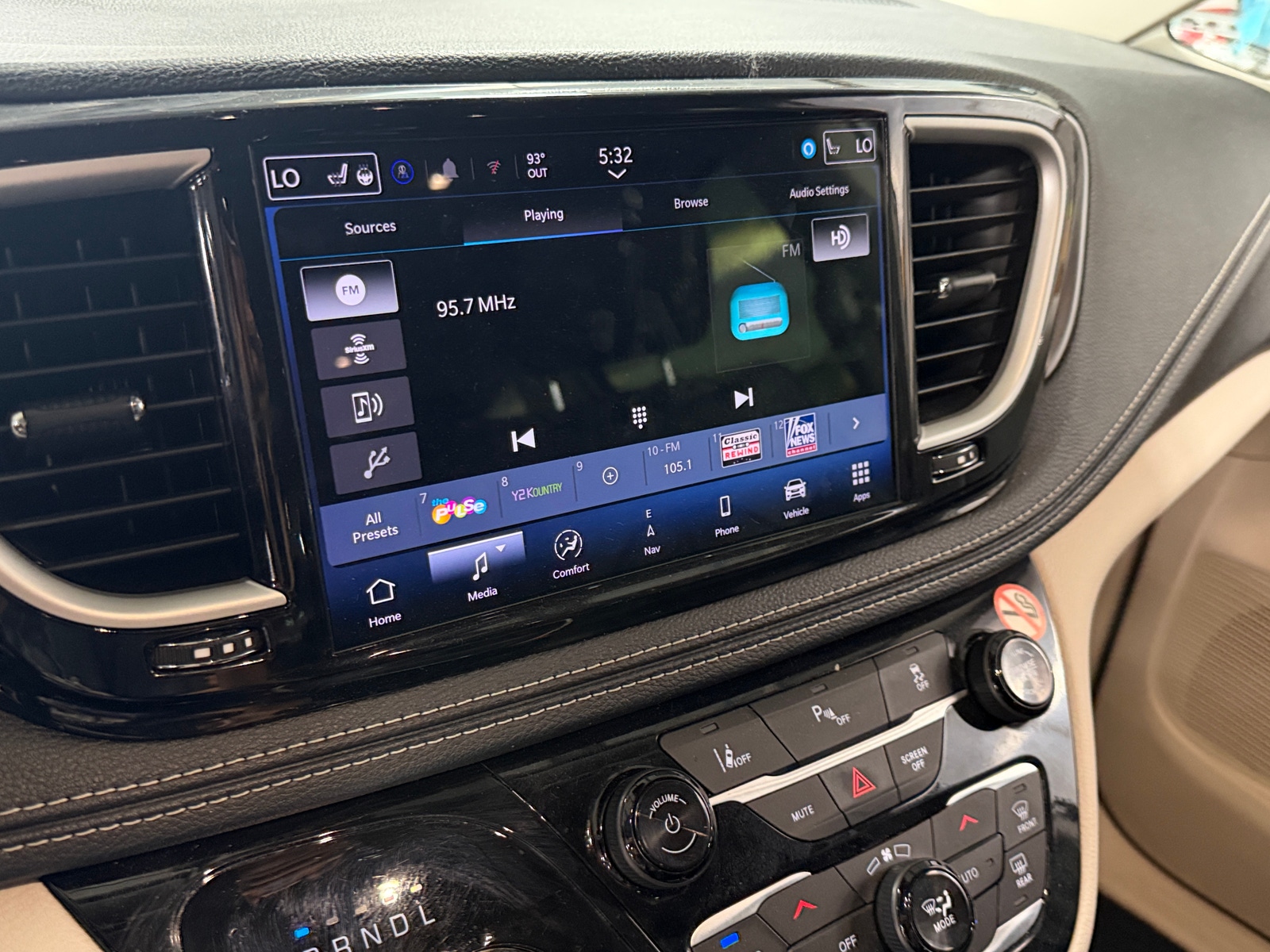 Thumbnail: 2024 Chrysler Pacifica - 3
