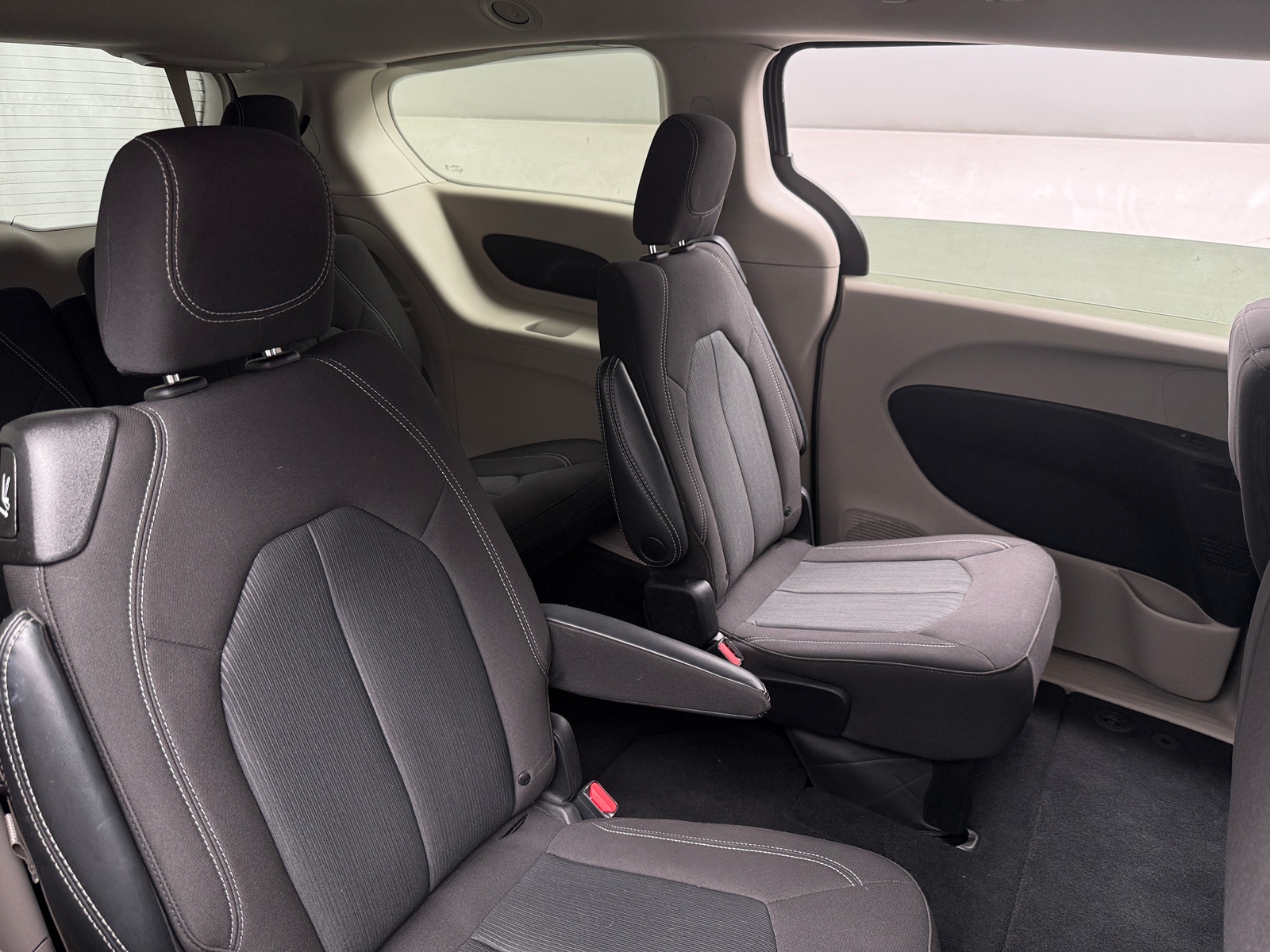 Thumbnail: 2023 Chrysler Voyager - 6