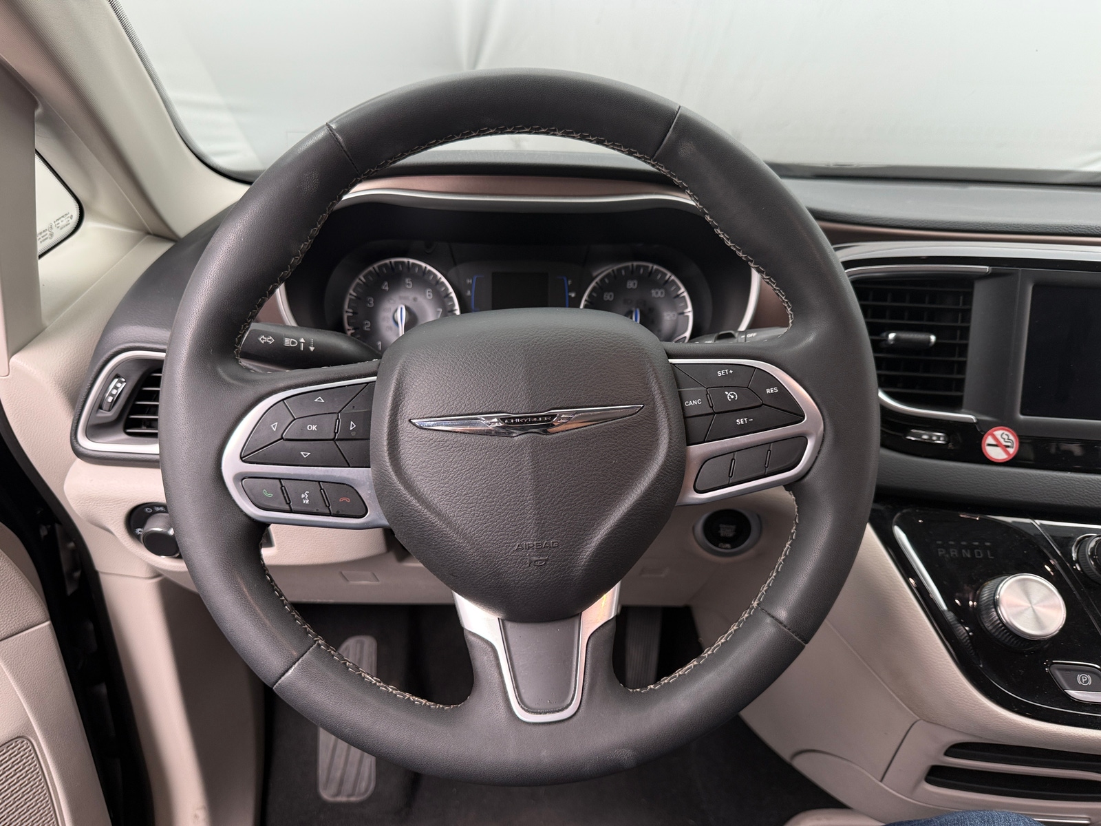 Thumbnail: 2023 Chrysler Voyager - 5