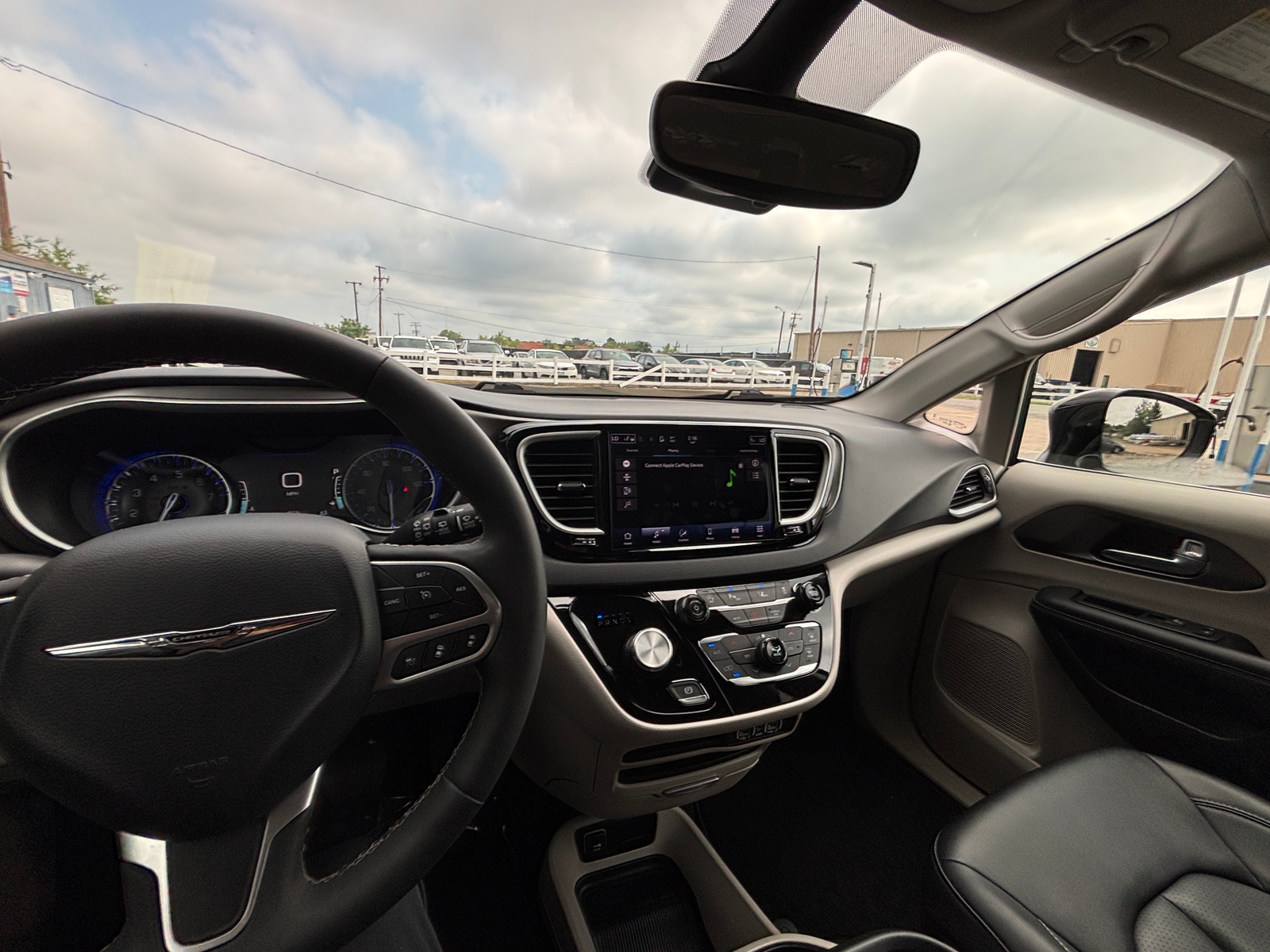 Thumbnail: 2024 Chrysler Pacifica - 3