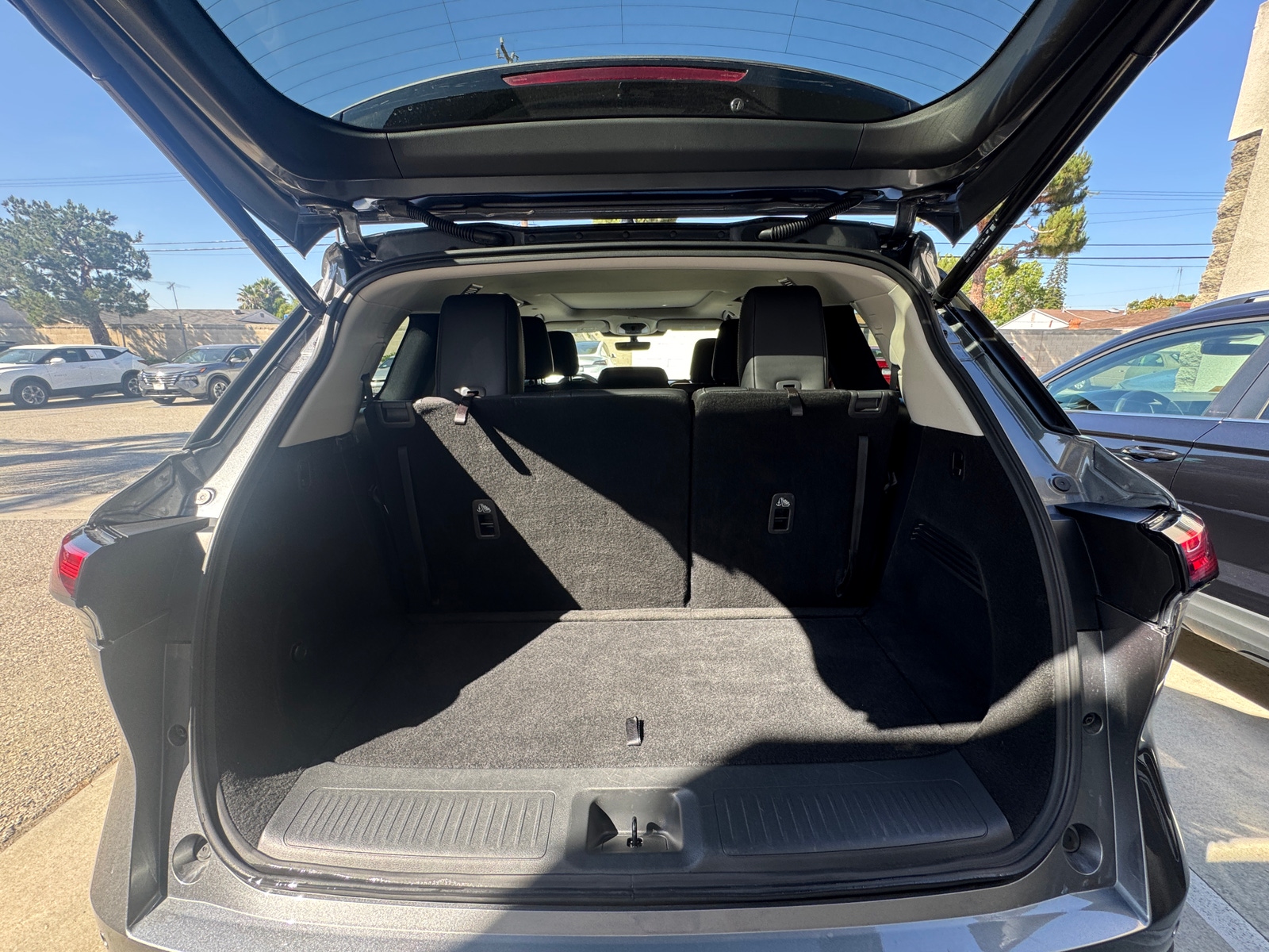 Thumbnail: 2026 INFINITI QX60 - 6