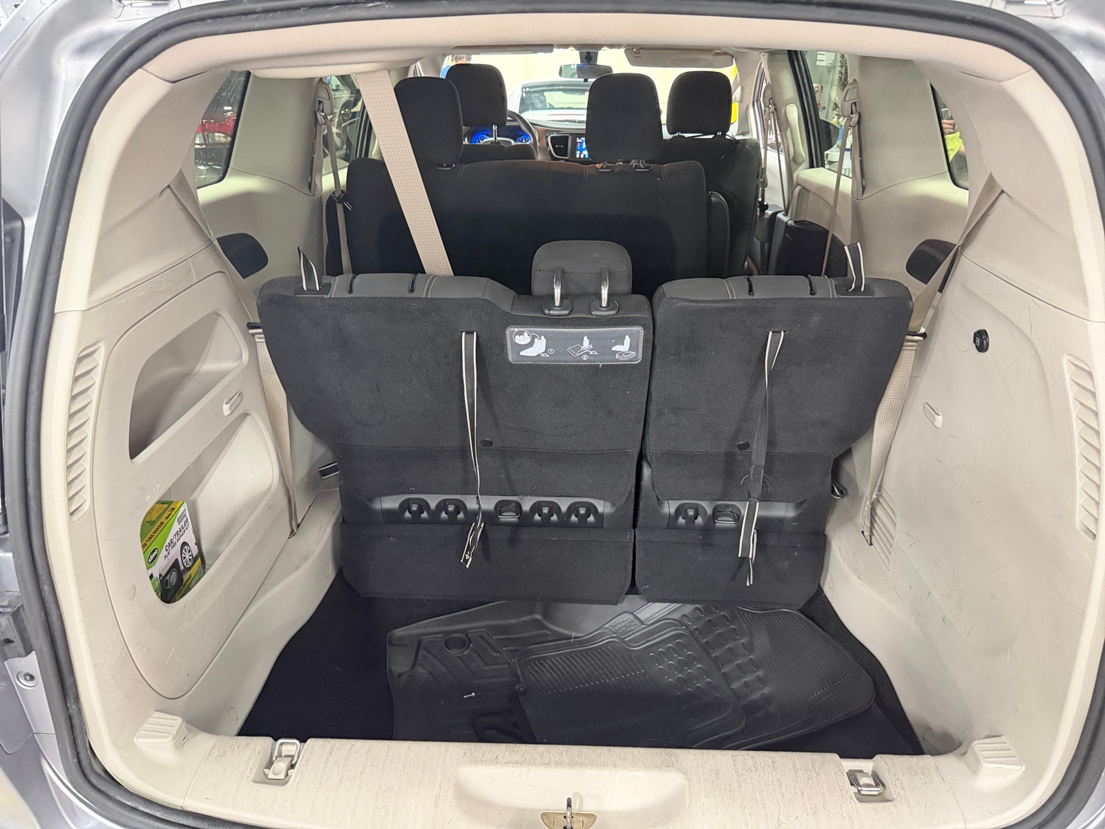 Thumbnail: 2020 Chrysler Voyager - 7