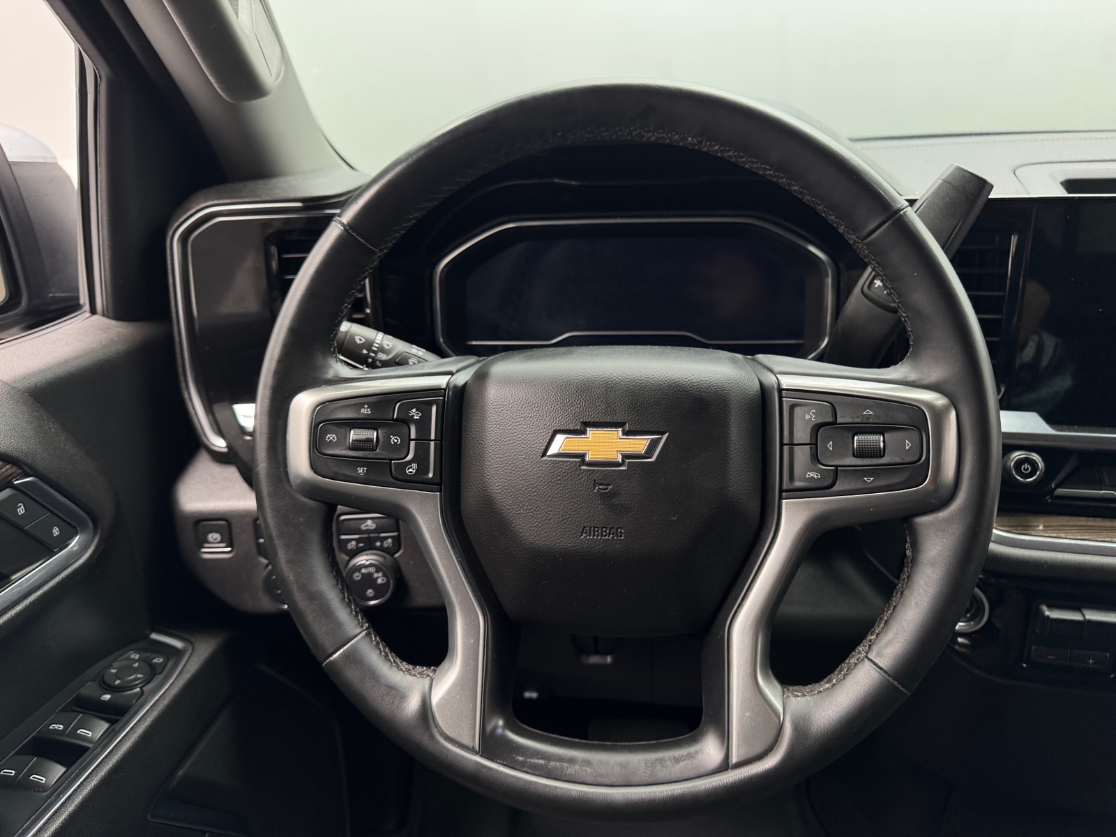 Thumbnail: 2023 Chevrolet Silverado 1500 - 5