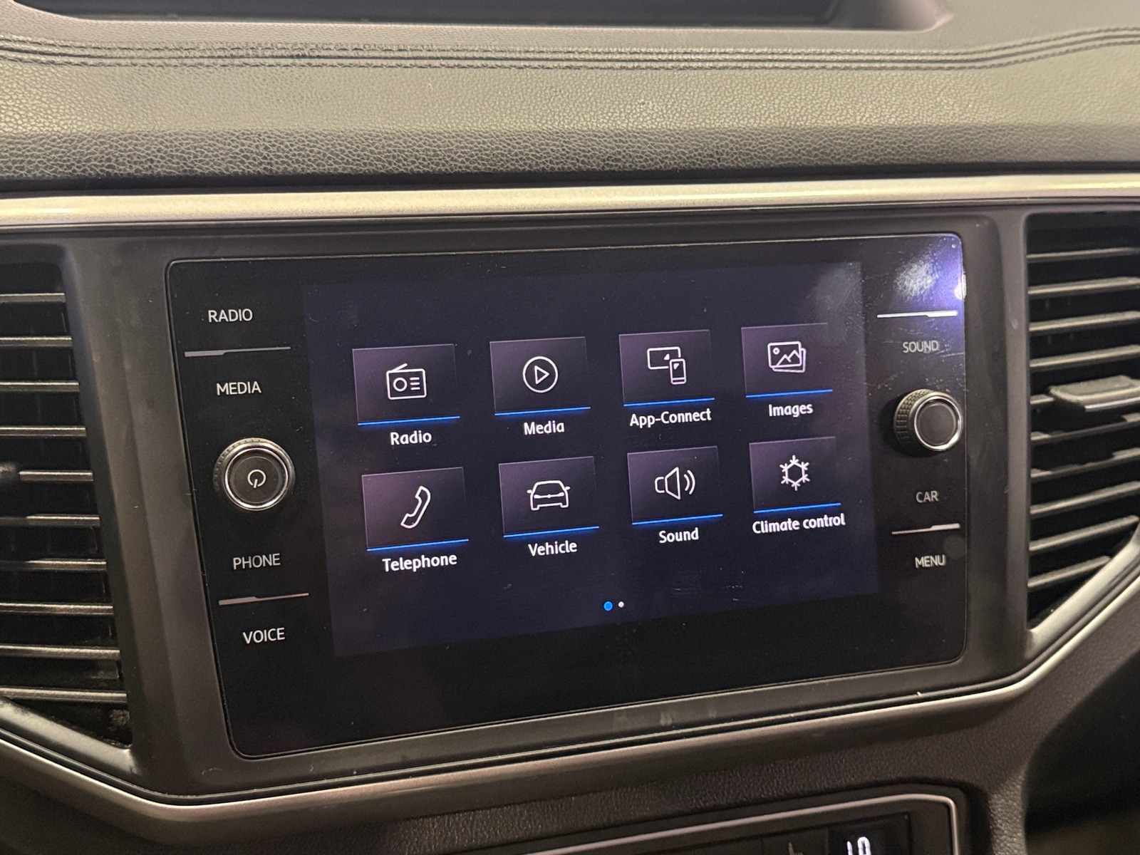 Thumbnail: 2021 Volkswagen Atlas - 3