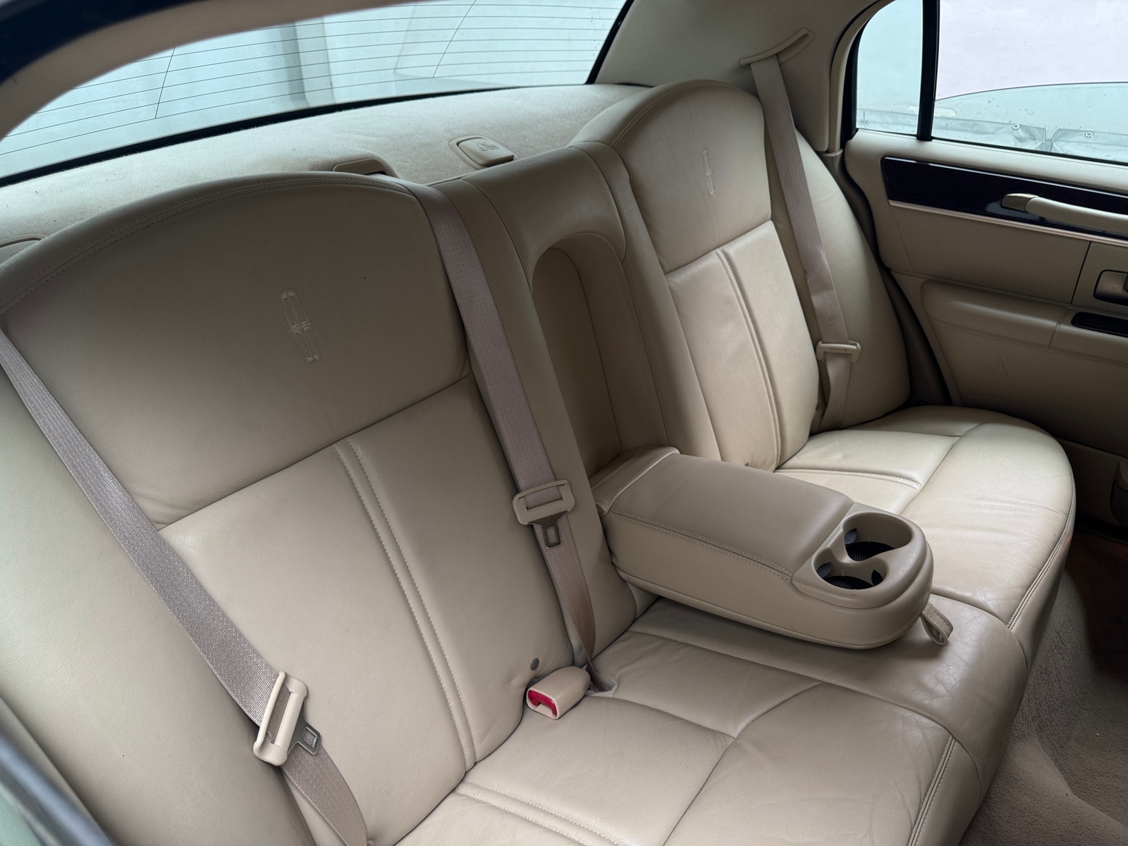 Thumbnail: 2010 Lincoln Town Car - 5