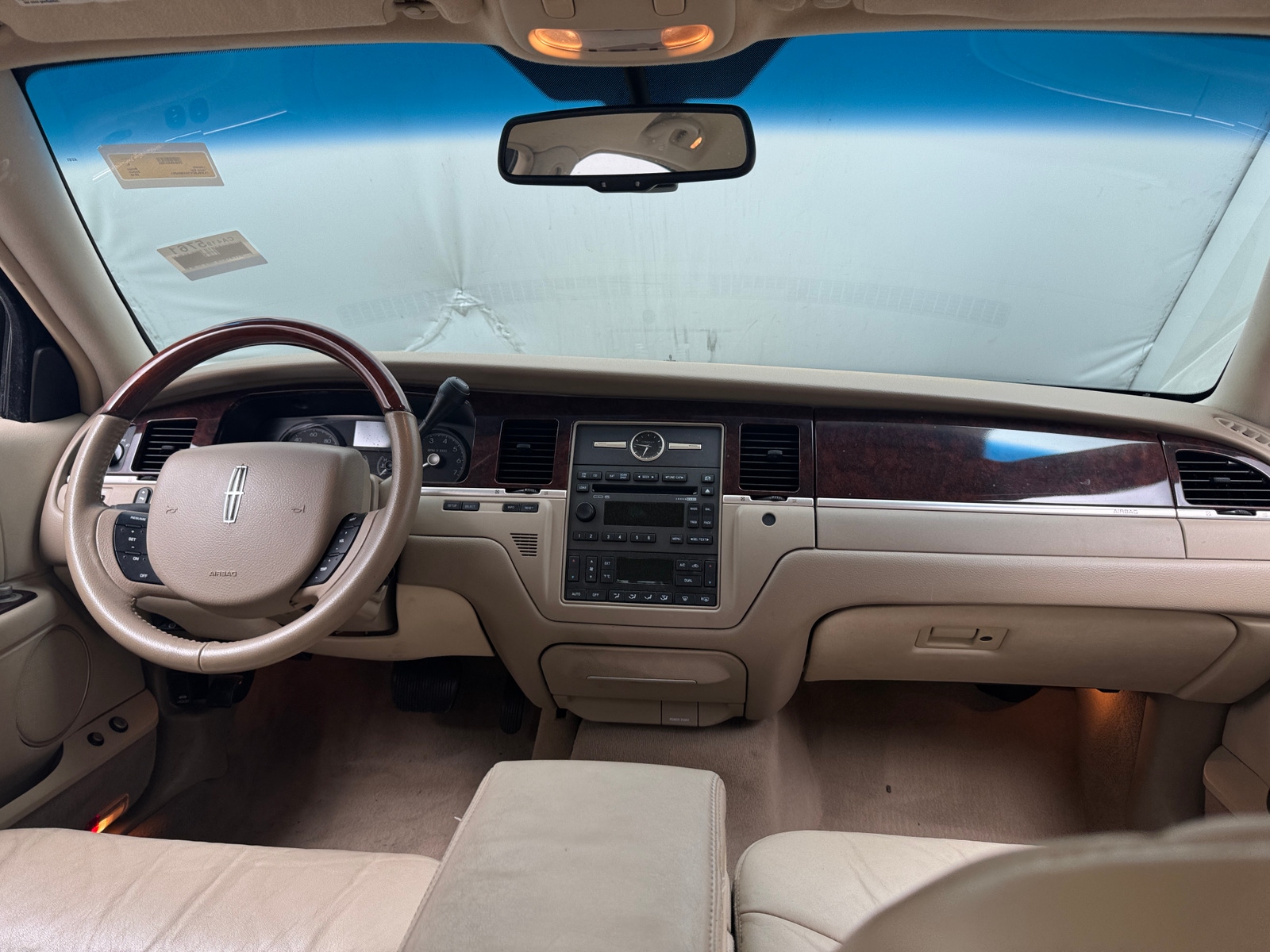 Thumbnail: 2010 Lincoln Town Car - 2