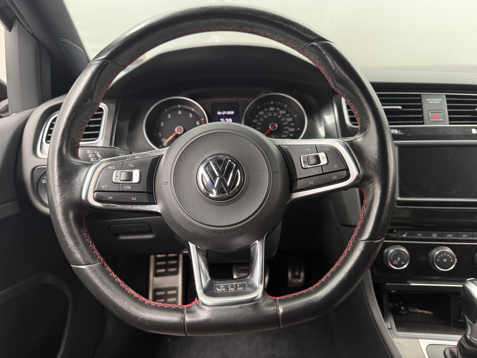 Thumbnail: 2017 Volkswagen Golf - 5
